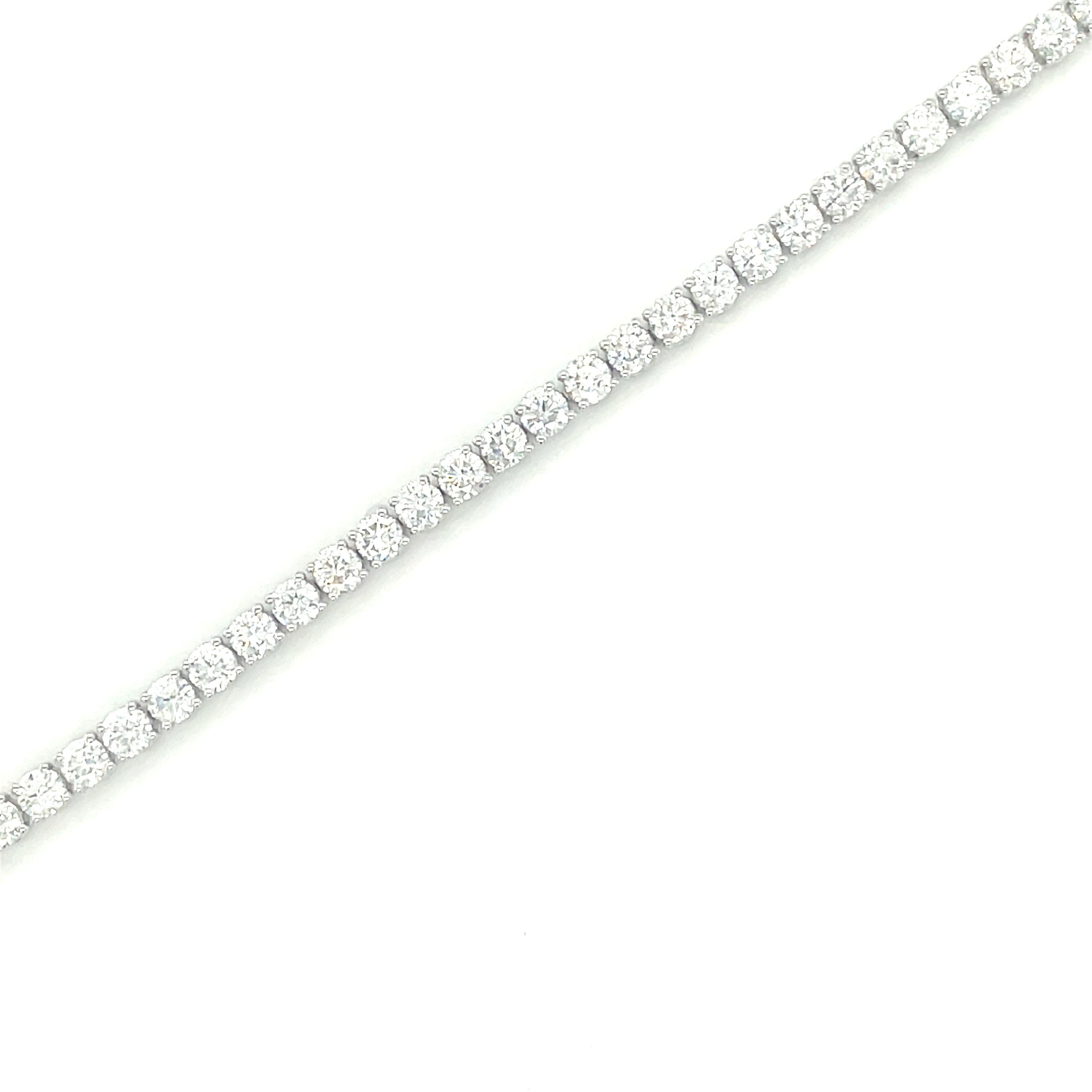 Women's or Men's 18 Karat White Gold White Diamond Tennis Bracelet For Sale