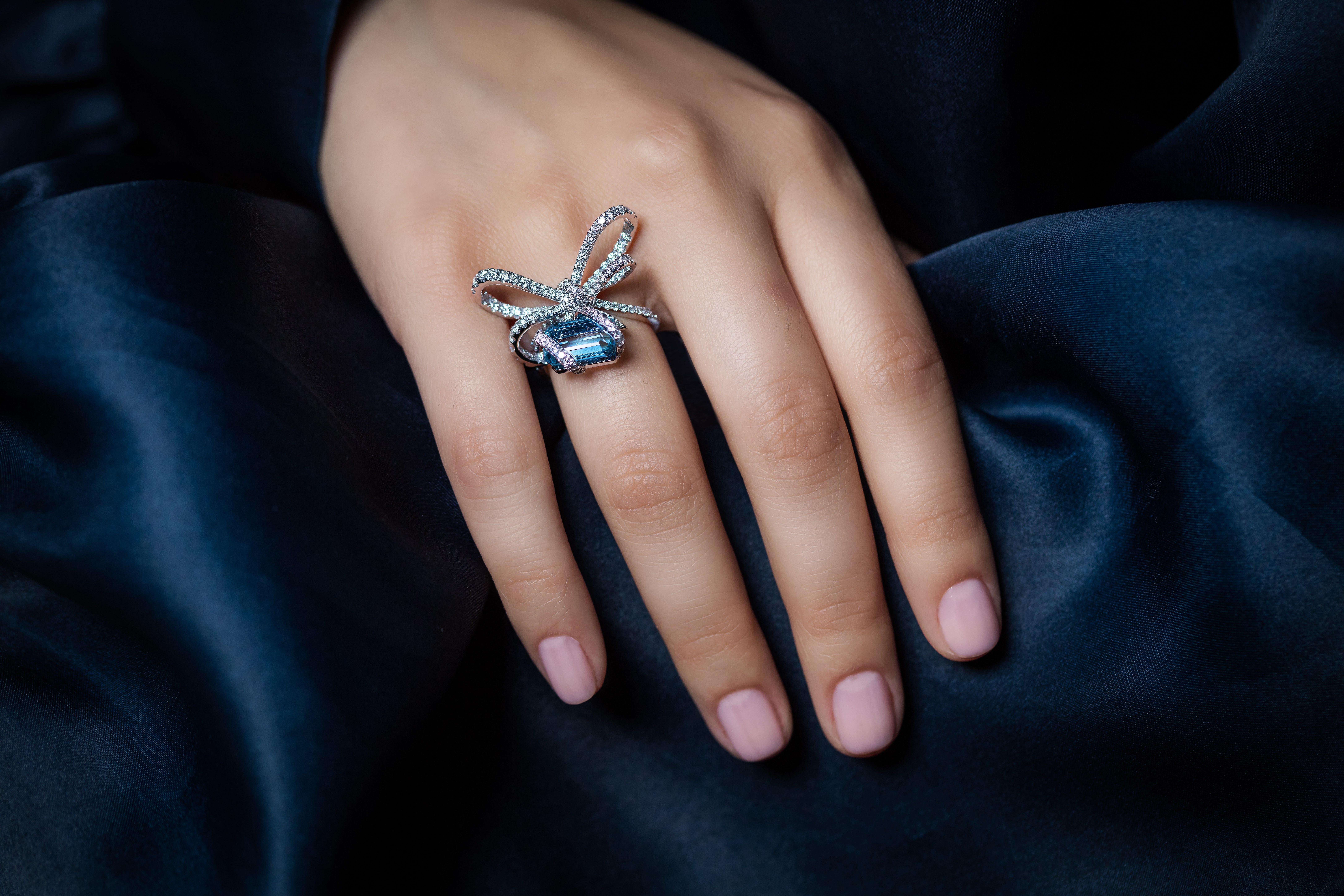 This beautiful piece is part of Lyla’s Bow, the first collection designed by Vania Leles. Embodying the spirit of VANLELES’ design, this collection is feminine and timeless, which are a must have for jewellery lovers, and the perfect gift for