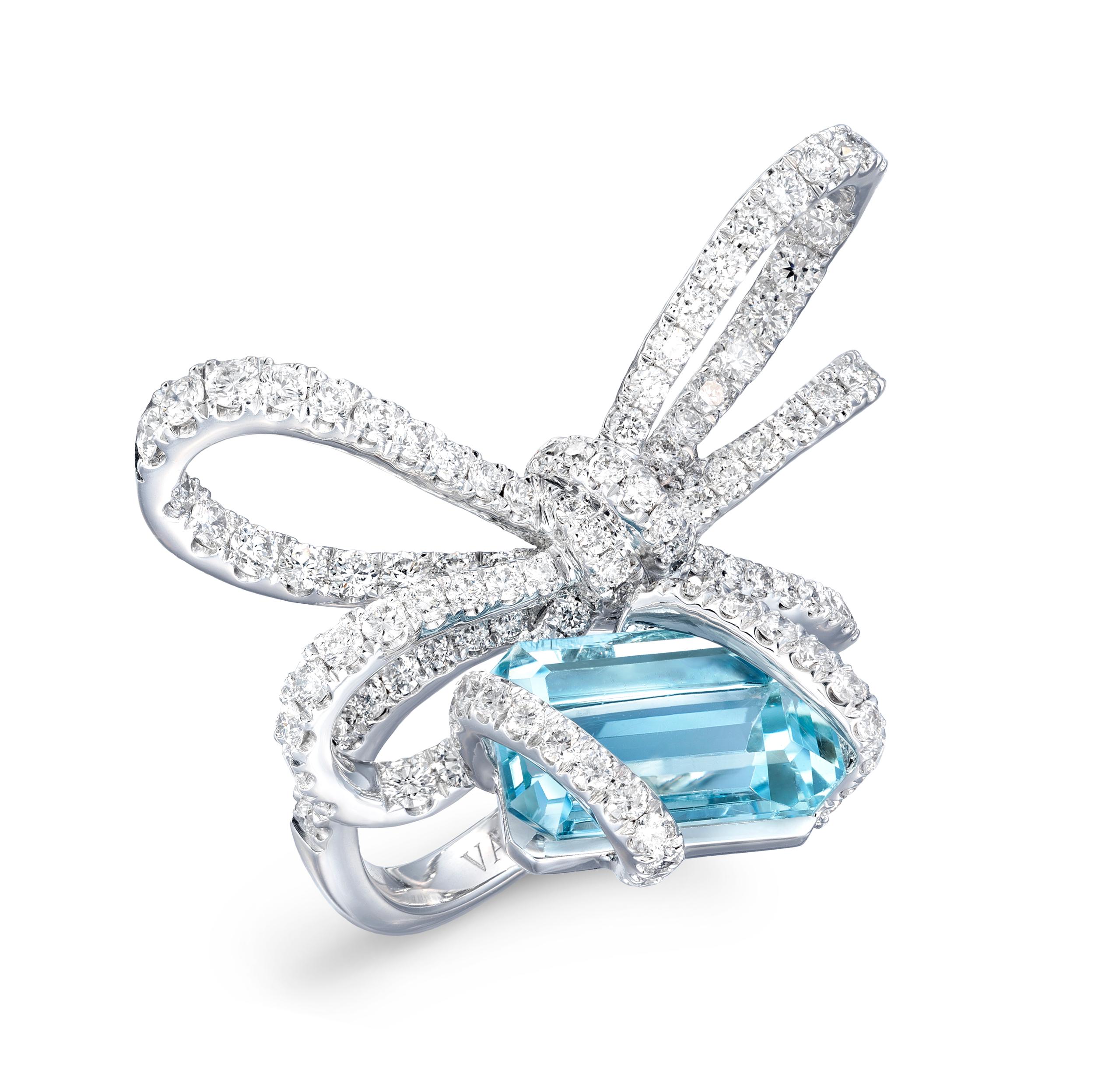 Contemporary 18 Karat White Gold, White Diamonds and Aquamarine Cocktail Ring