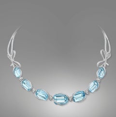 Collana in oro bianco 18 carati, diamanti bianchi e acquamarina brasiliana