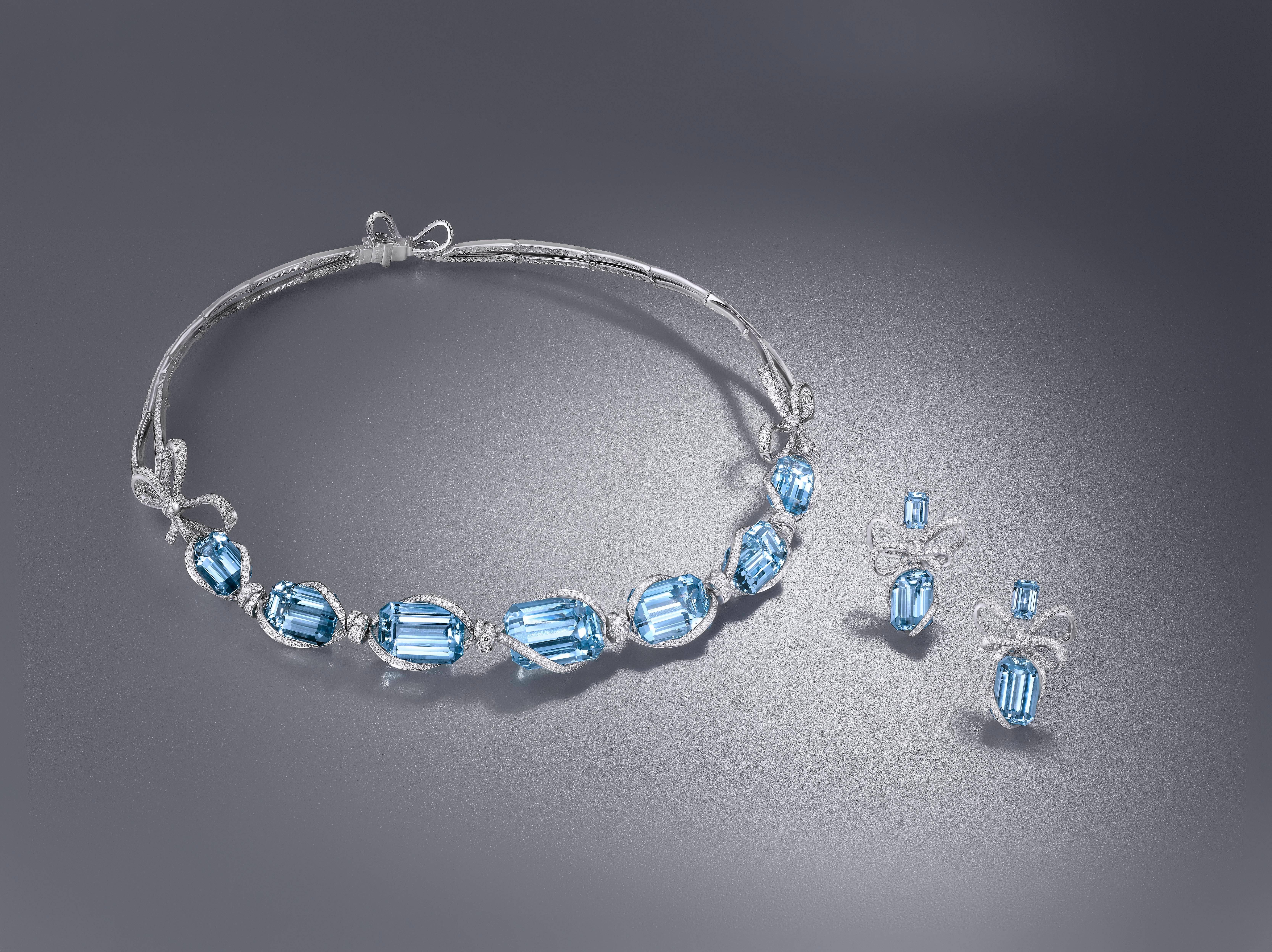 Contemporain Collier en or blanc 18 carats, avec diamants blancs et aigue-marine du Brésil en vente