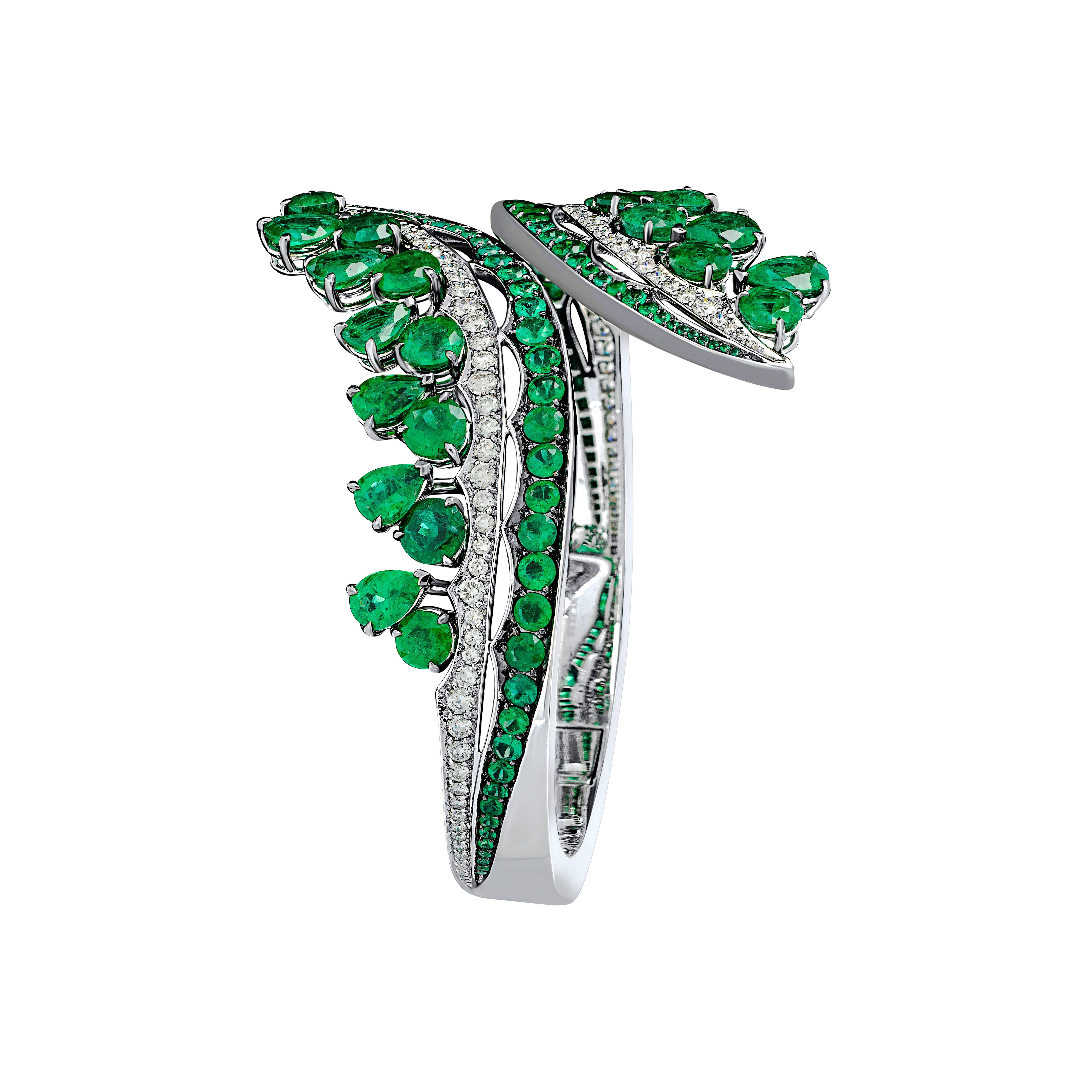 Contemporary 18 Karat White Gold, White Diamonds and Ethically Sourced Emeralds Bracelet