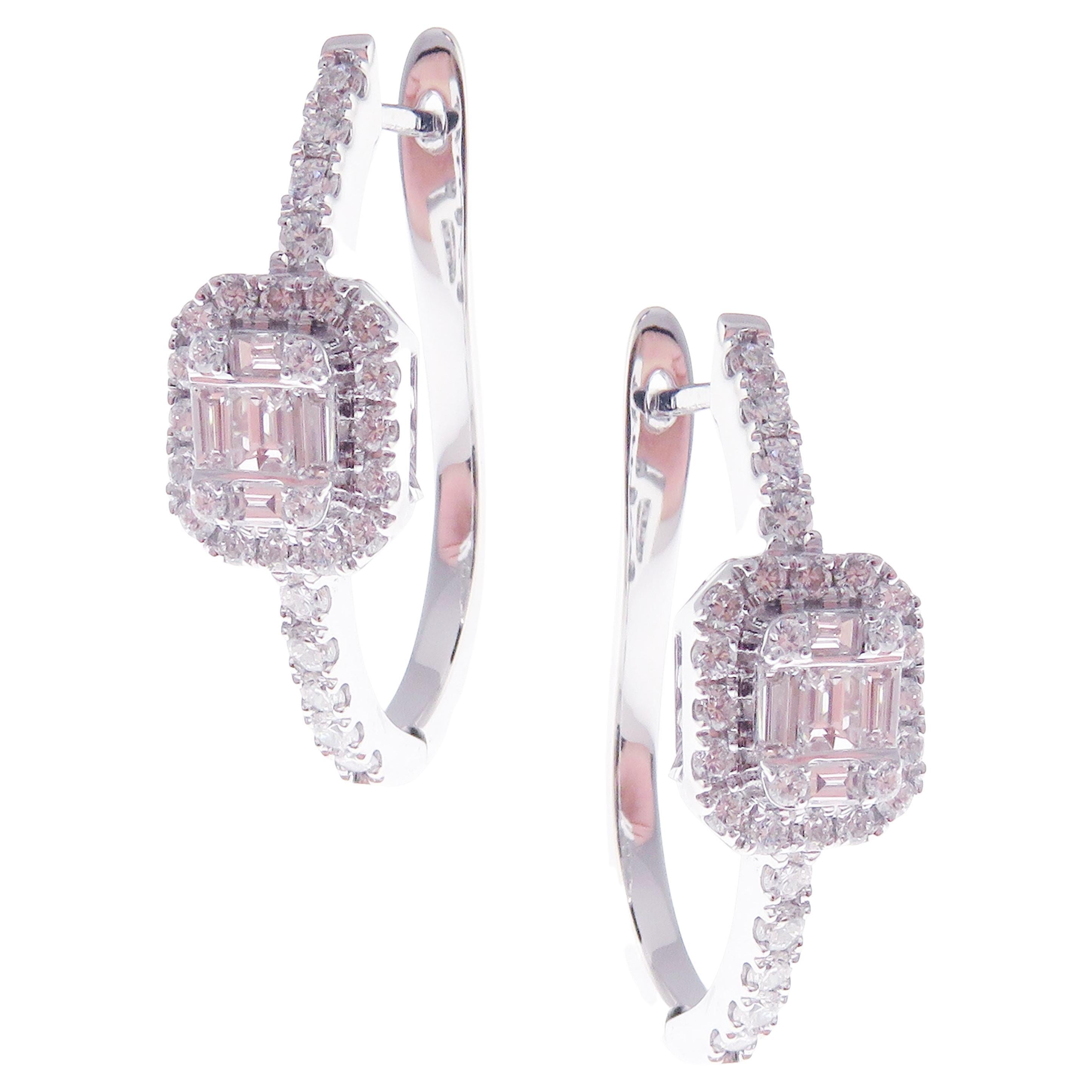 Boucles d'oreilles huggies en or blanc 18 carats avec diamants blancs en forme de coussin en vente