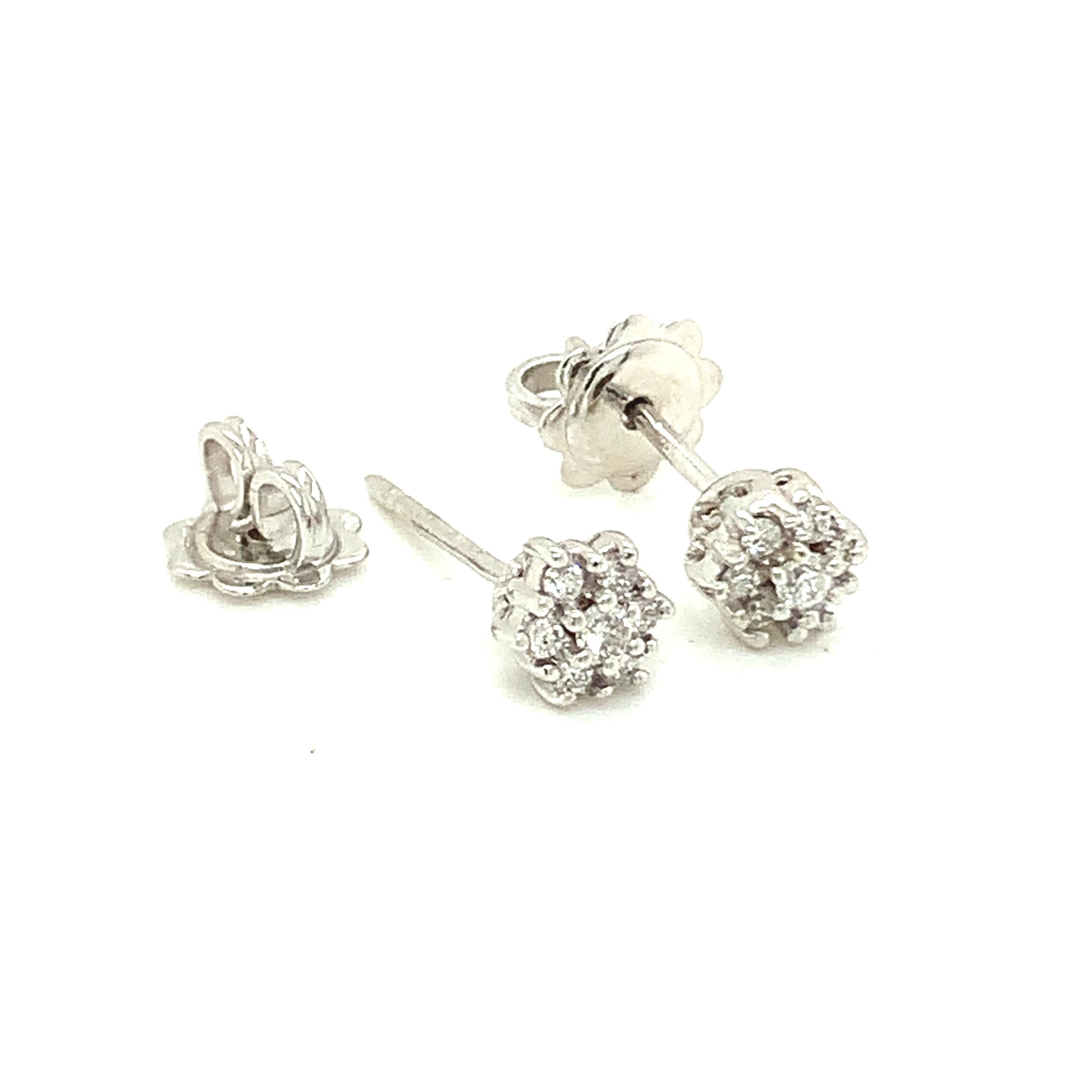 Contemporary 18 Karat White Gold White Diamonds Garavelli Flower Stud Earrings For Sale