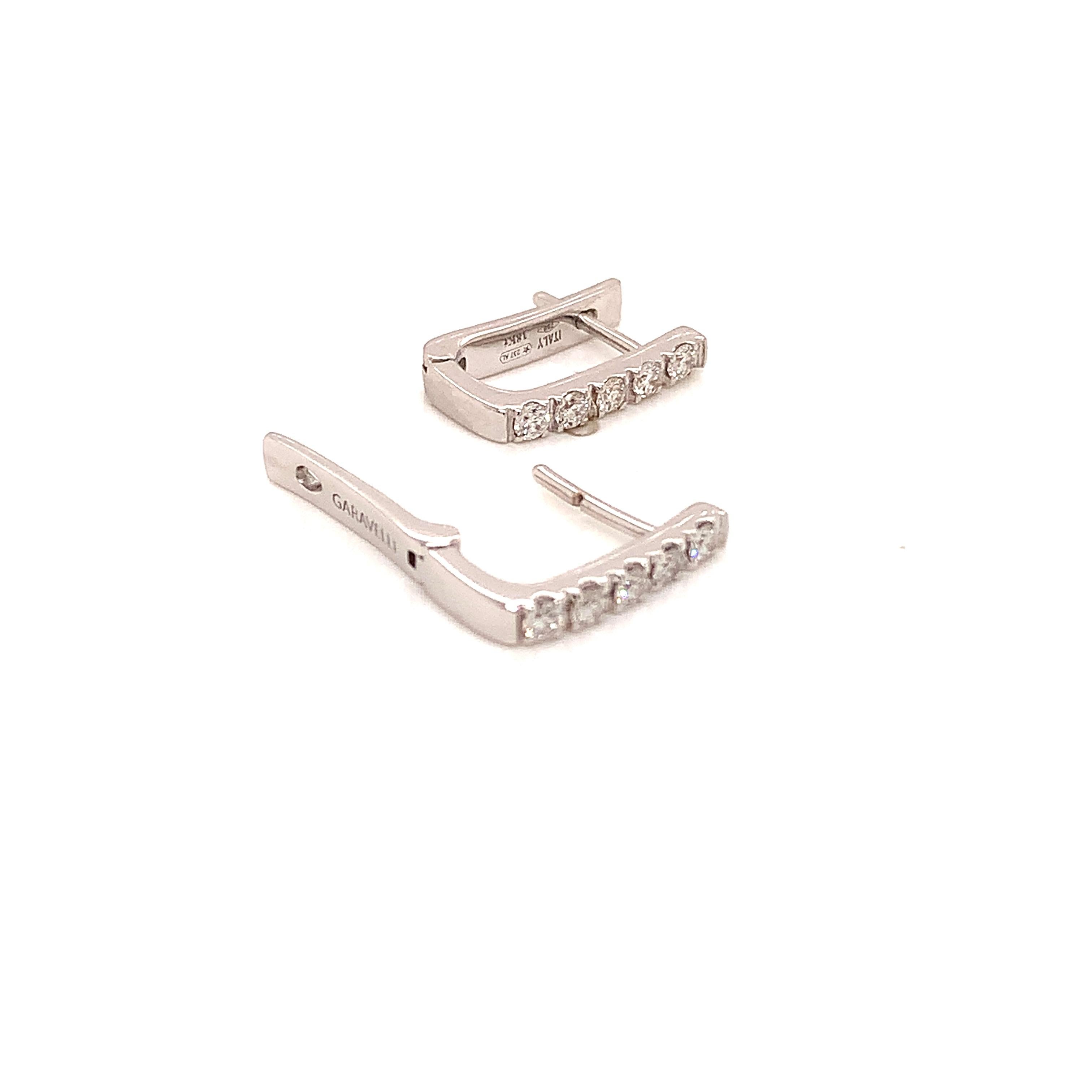 18 Karat Weißgold Weiß Diamanten Garavelli New Huggie Ohrringe Damen im Angebot