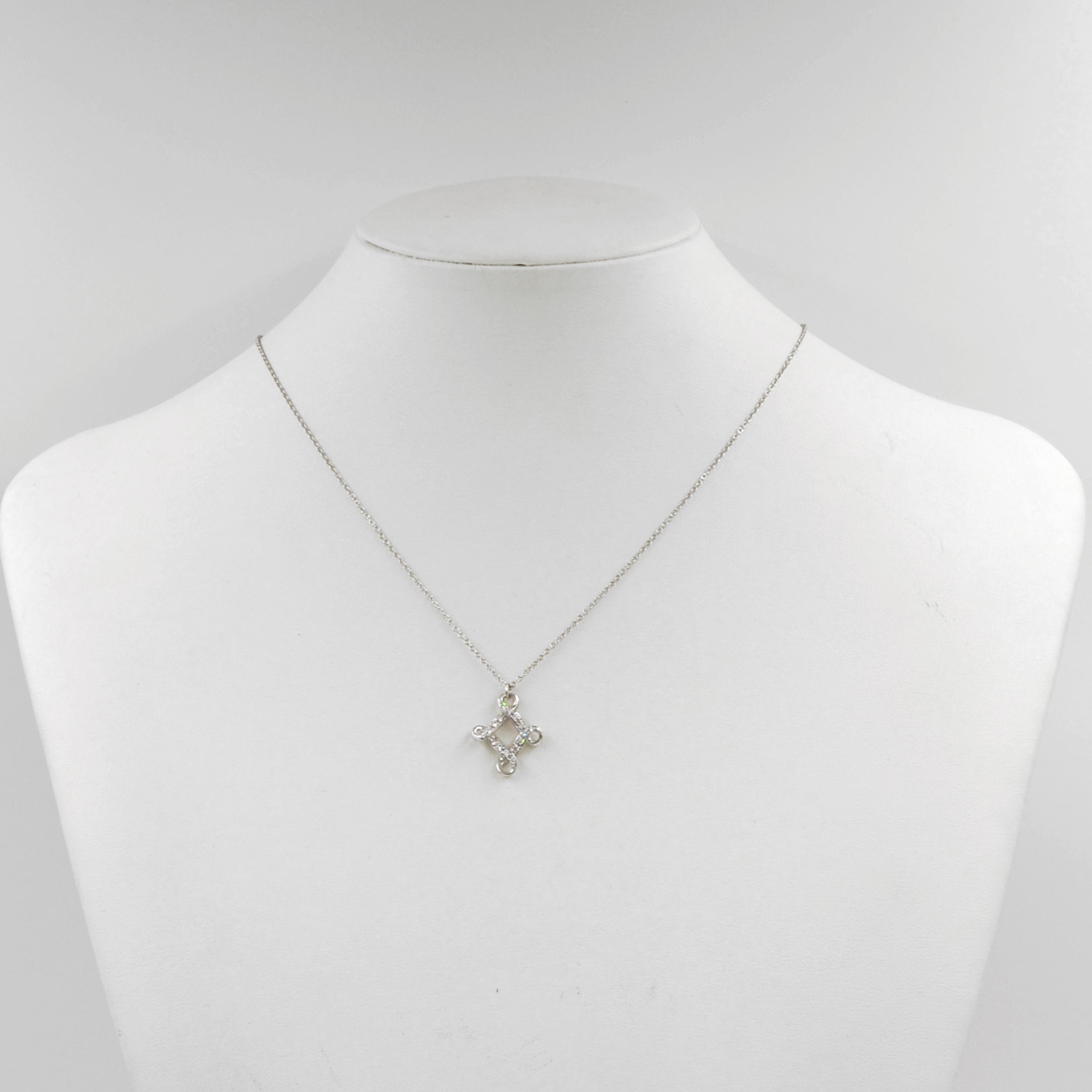 Contemporary 18 Karat White Gold White Diamonds Garavelli Modern Cross Pendant with Chain