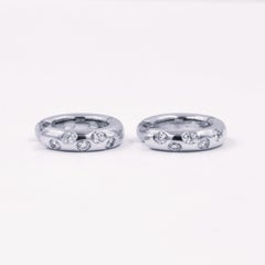 18 Karat White Gold White Diamonds Garavelli Round Huggie Earrings