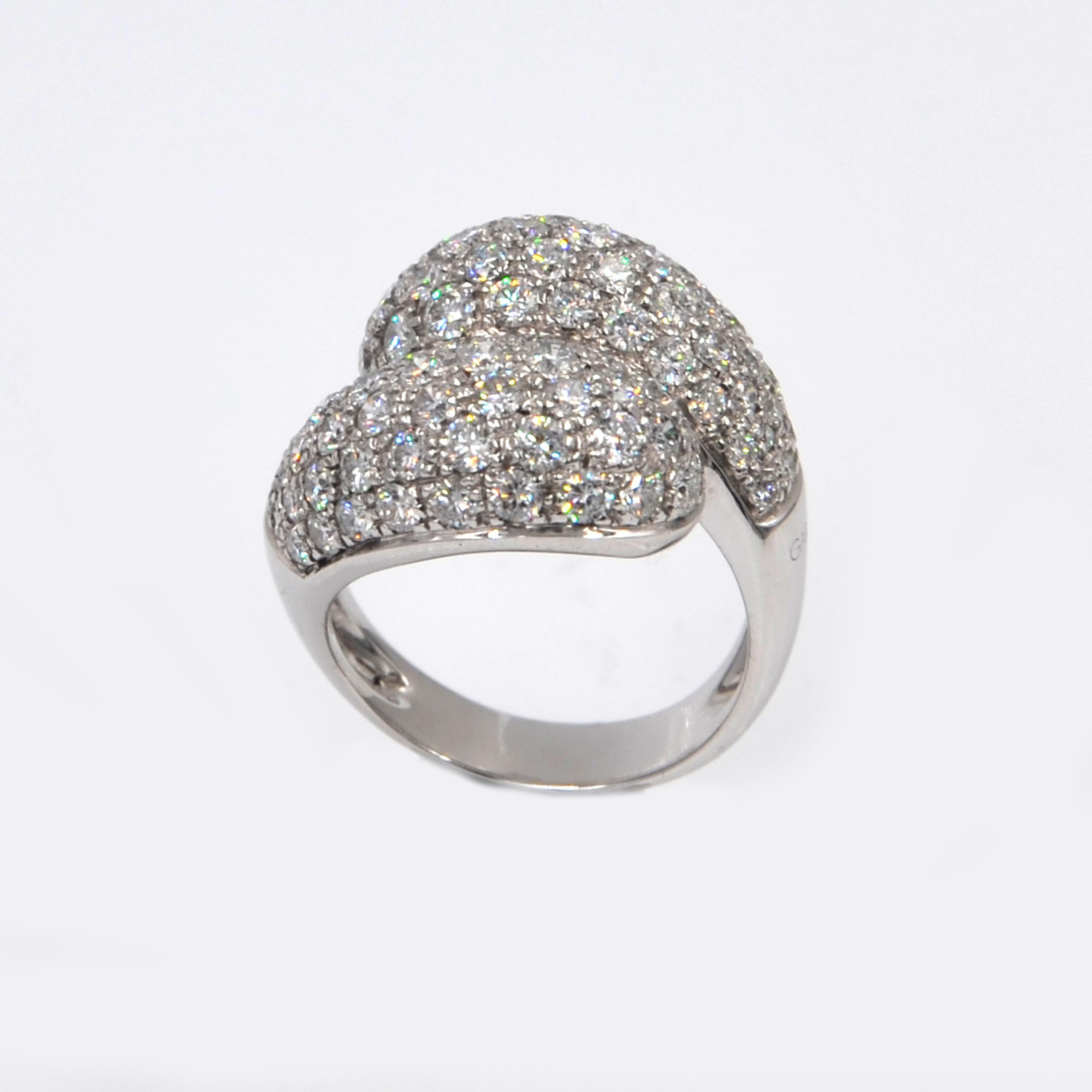 18 Karat White Gold White Diamonds Pavè Contrarier Garavelli Ring In New Condition For Sale In Valenza, IT