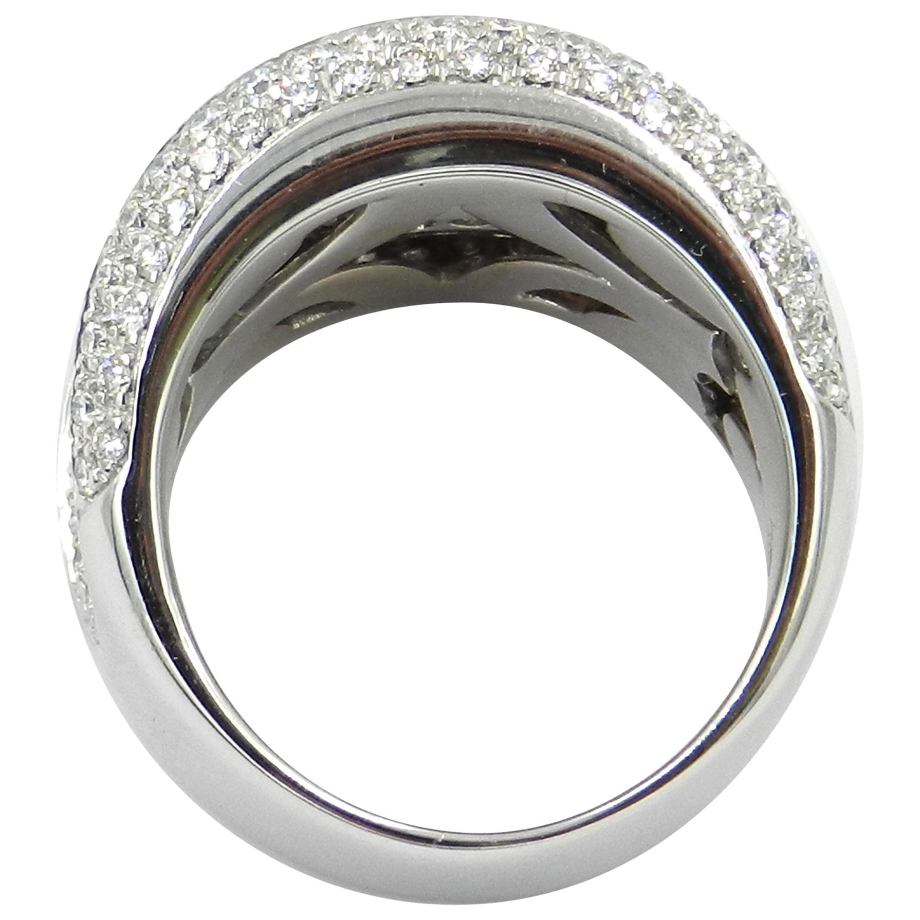 18 Karat White Gold White Diamonds Pavè Saddle Garavelli Ring  
Iconic Garavelli Saddle ring. Finger size 57 
18 kt GOLD  gr: 19
WHITE DIAMONDS ct : 3.11