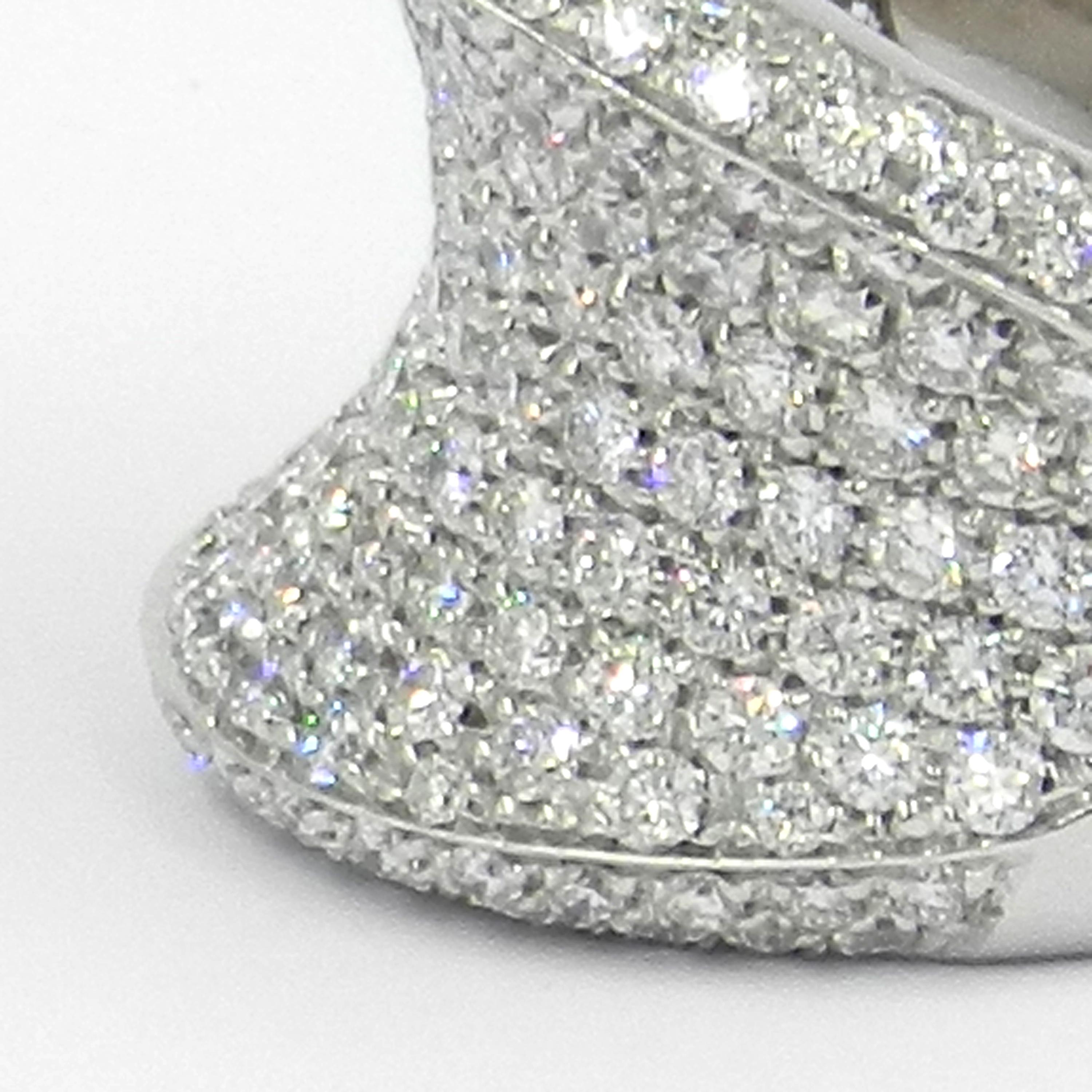 gold saddle ring with diamonds