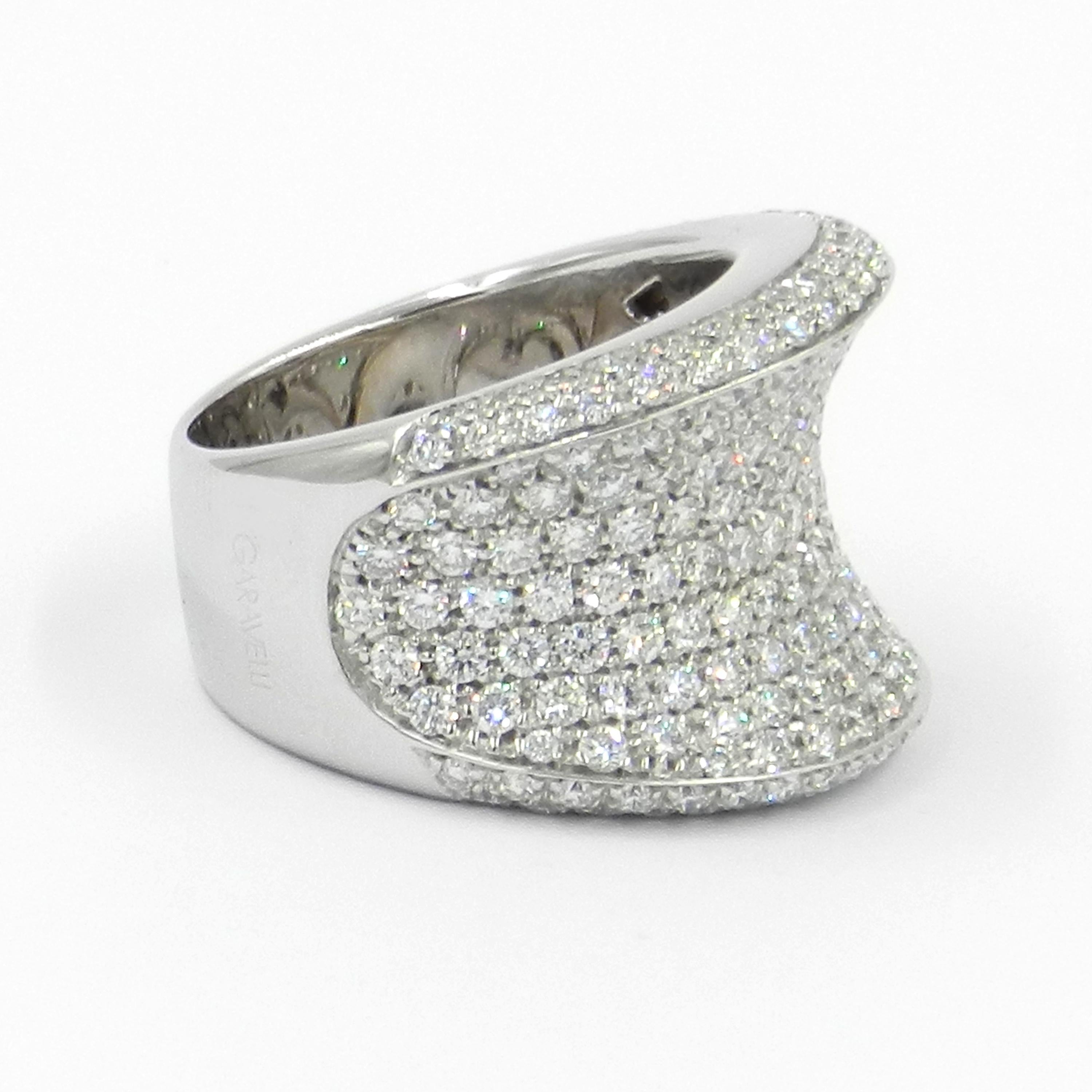 Women's 18 Karat White Gold White Diamonds Pavè Saddle Garavelli Ring For Sale