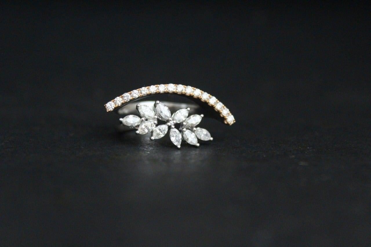 Im Angebot: Ring aus 18 Karat Weißgold mit weißen Diamanten () 2