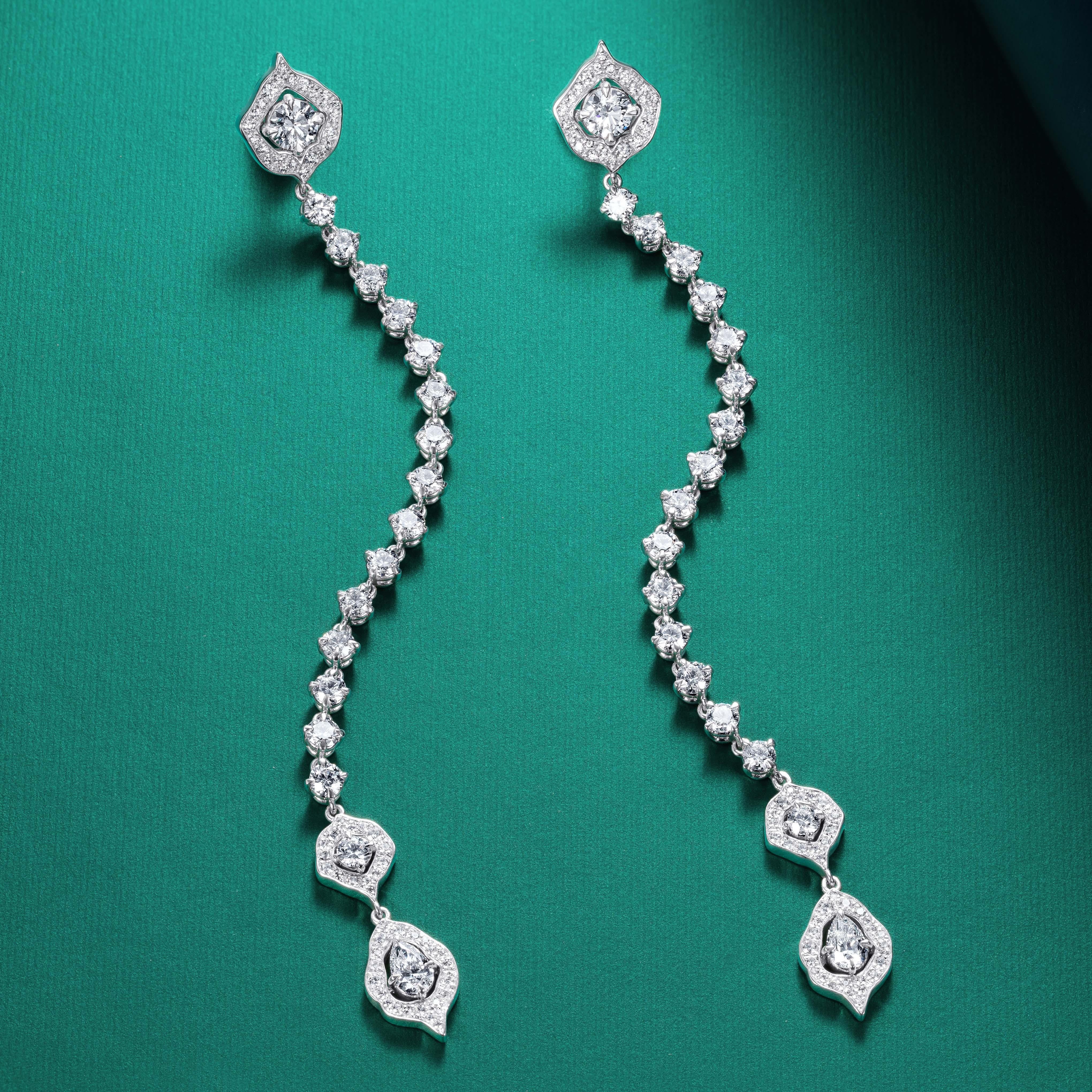 Pendientes Stiletto Oro Blanco 18 Kilates, Diamantes Blancos Contemporáneo en venta