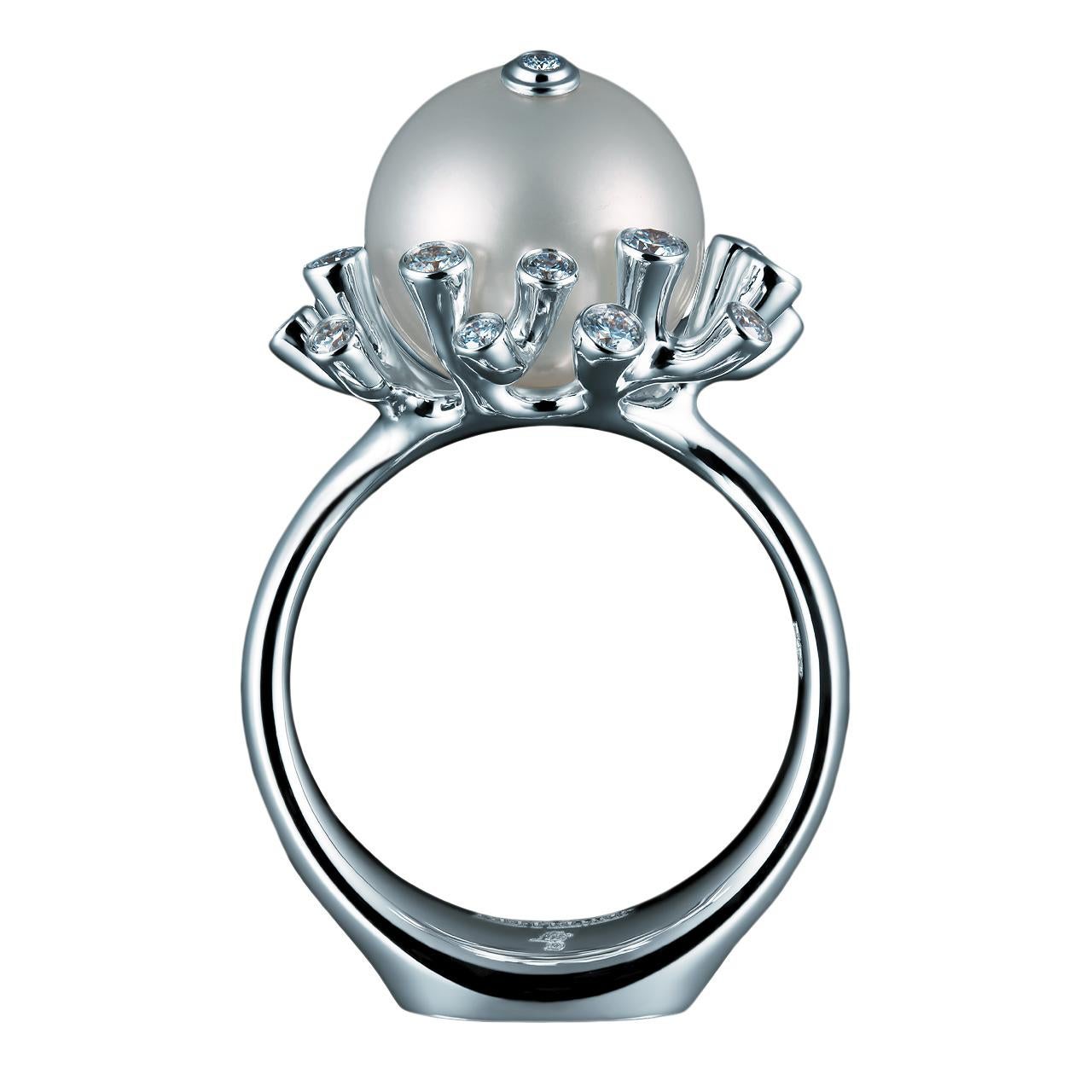 18 Karat White Gold White South Sea Pearl and 0.43 Carat Diamonds Cocktail Ring In New Condition For Sale In Kowloon City District, HK