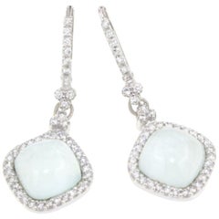 Boucles d'oreilles en or blanc 18 carats avec aigue-marine, diamants blancs et laiteux