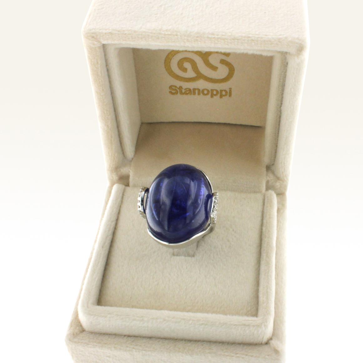 18 Karat White Gold with Tanzanite and White Diamond Ring For Sale 4