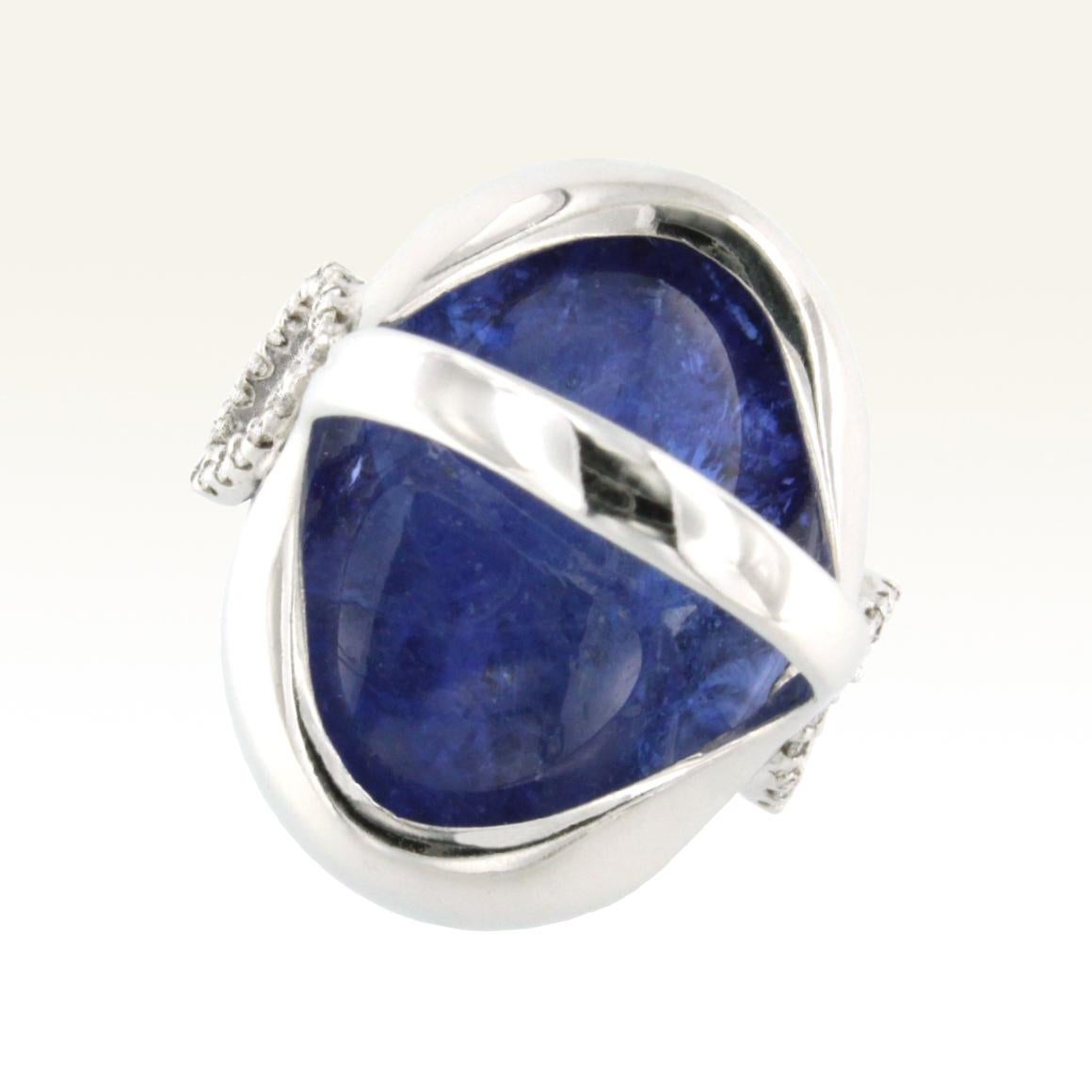 18 Karat White Gold with Tanzanite and White Diamond Ring In New Condition For Sale In GALLARATE, IT