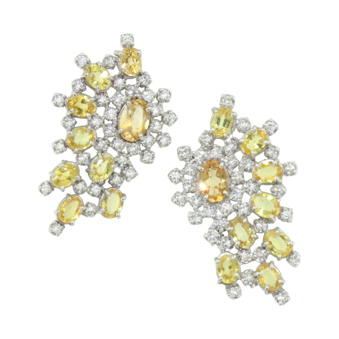 Boucles d'oreilles classiques en or blanc 18 carats avec saphir jaune et diamant blanc en vente