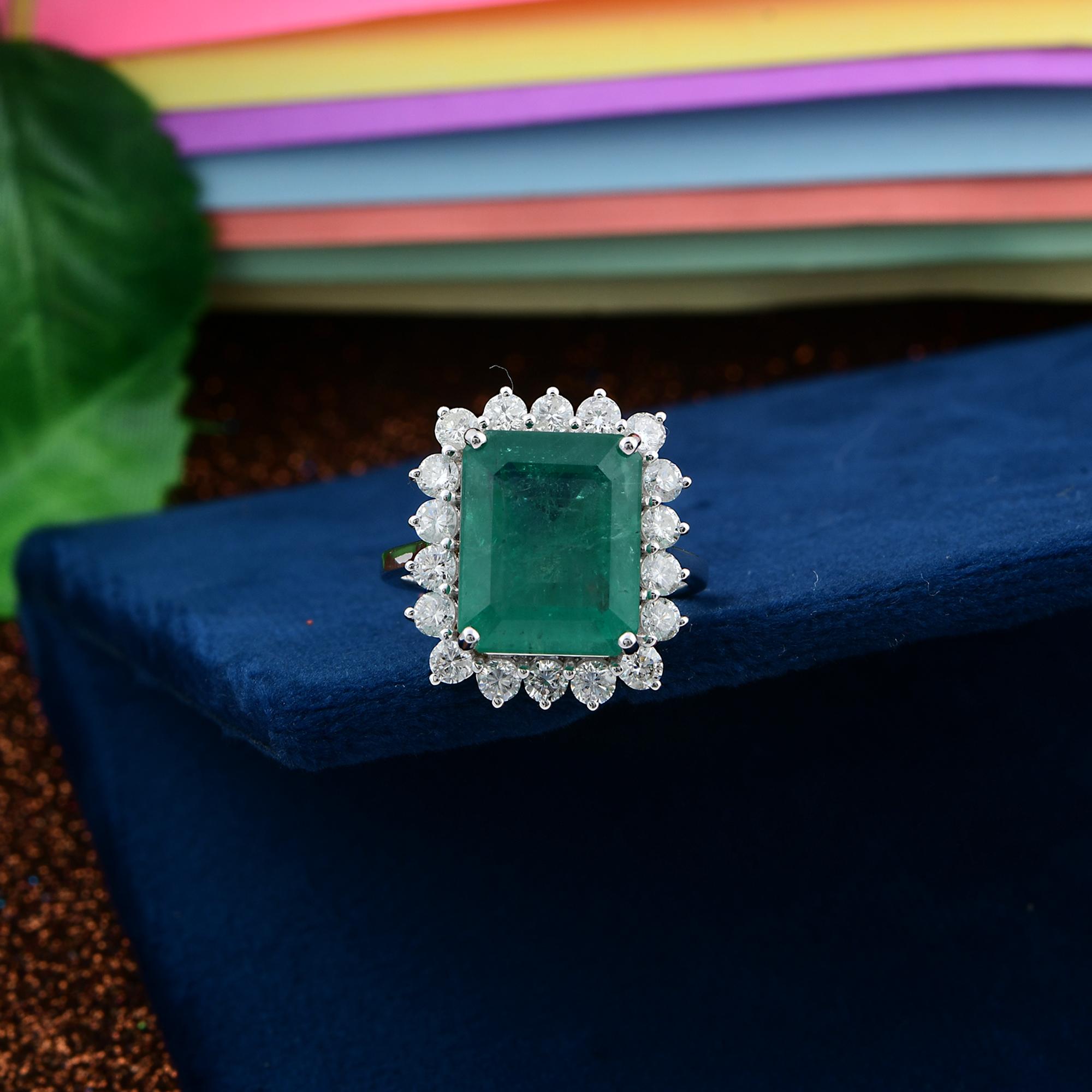 For Sale:  18 Karat White Gold Natural Emerald Gemstone Ring Diamond Handmade Fine Jewelry 5