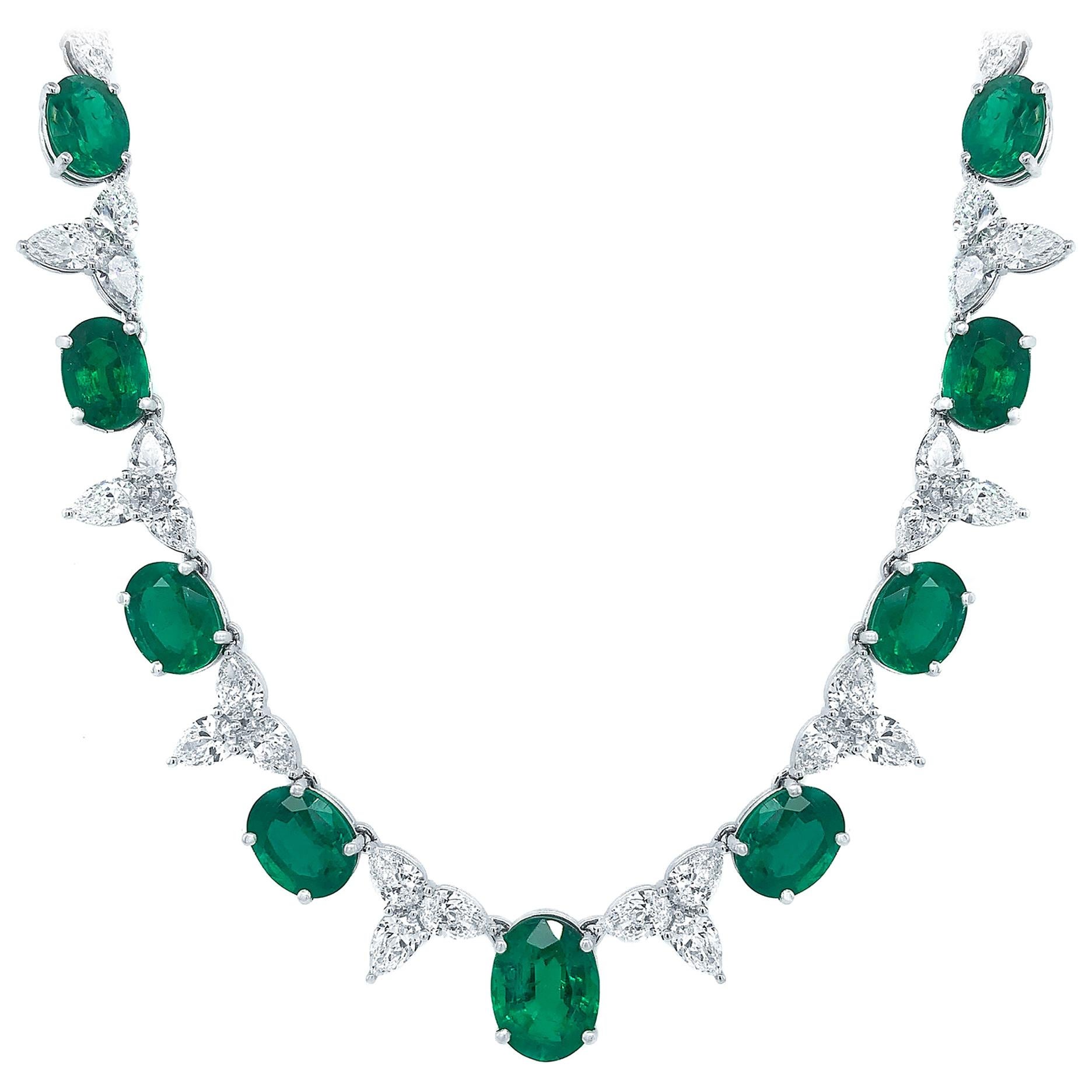 18 Karat White Gold Zambian Royal Blue Green Emerald Oval Natural Beryl ...