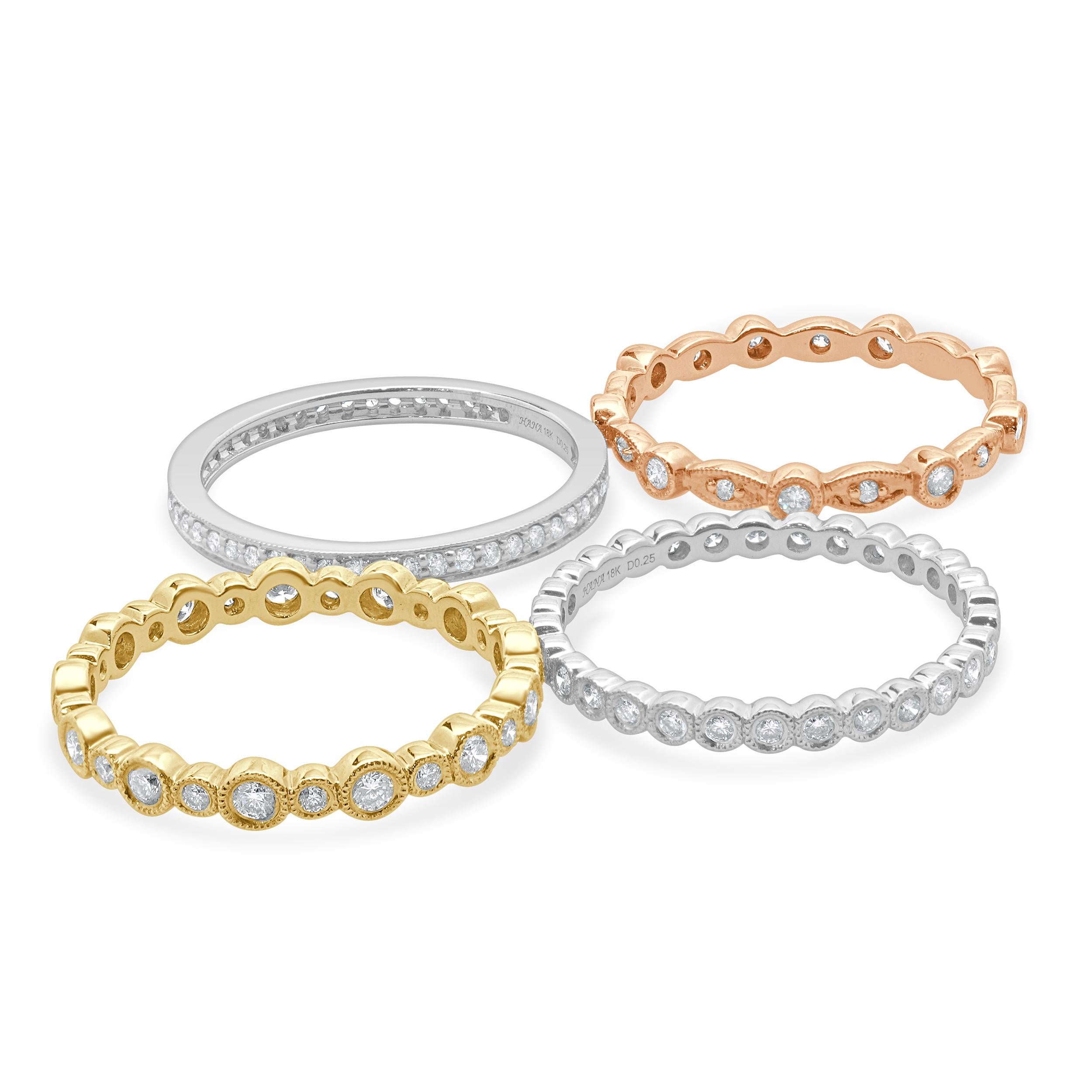 Taille ronde Ensemble de quatre anneaux empilables en or blanc, jaune et rose 18 carats avec diamants en vente