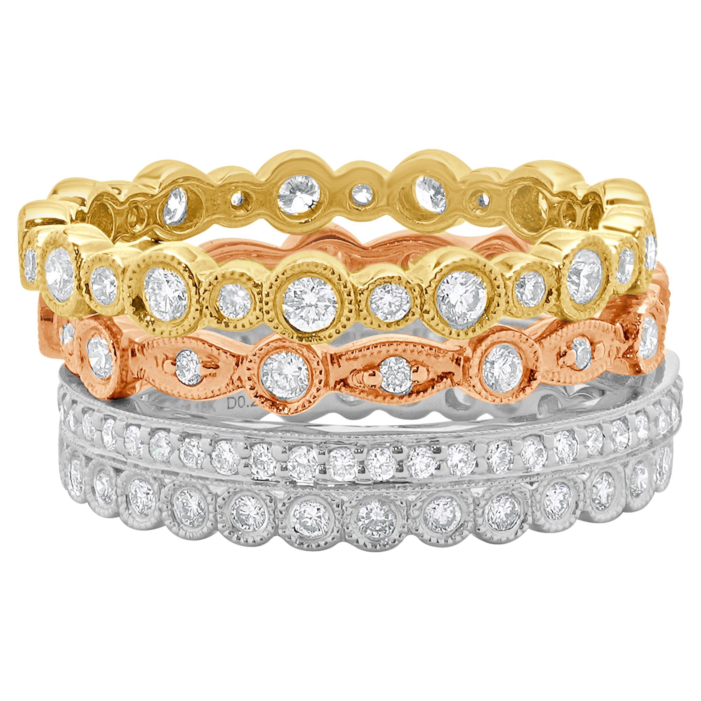 Ensemble de quatre anneaux empilables en or blanc, jaune et rose 18 carats avec diamants