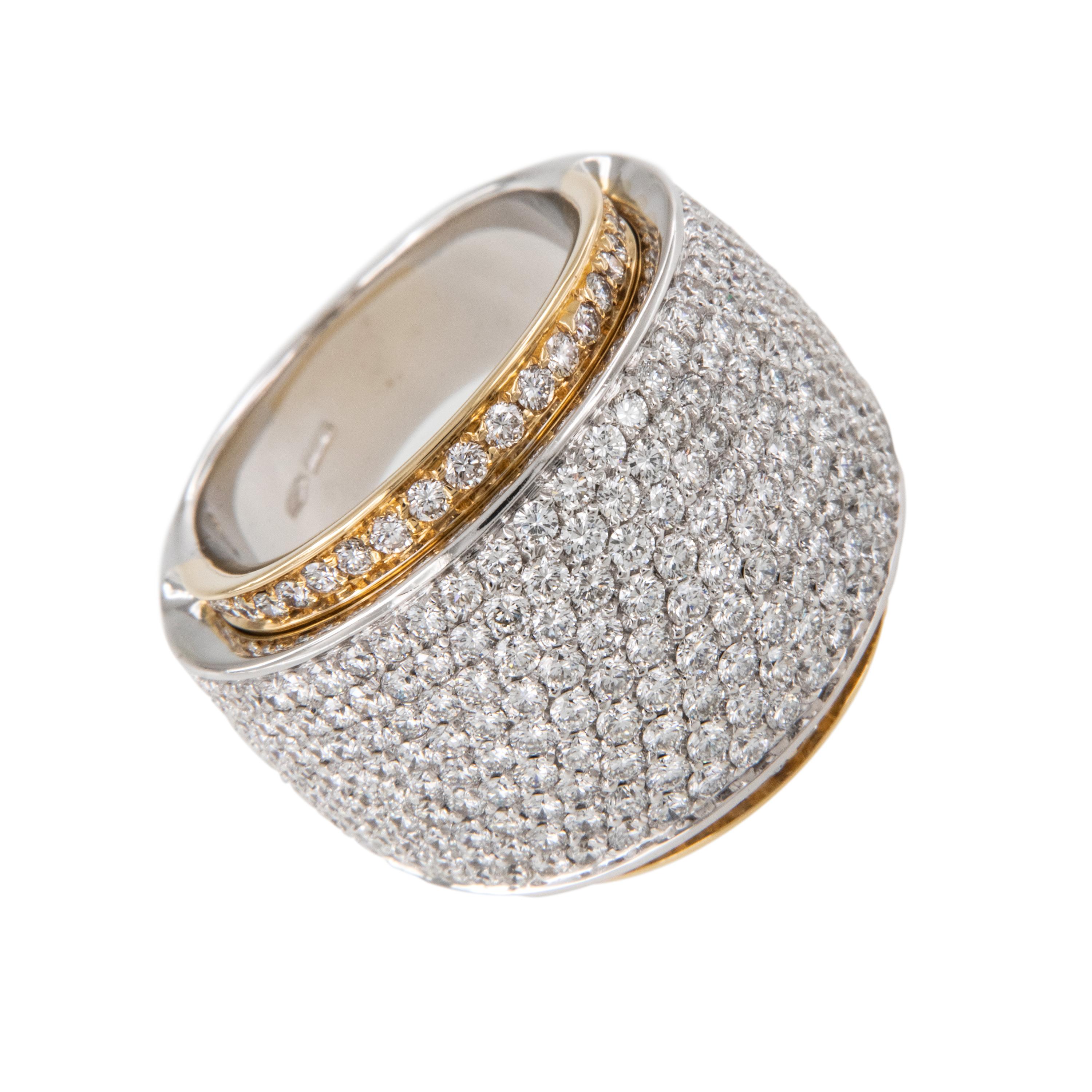 Contemporaneo Anello a cupola in oro bianco e giallo 18 carati con diamante da 5,55 carati Made in Italy in vendita
