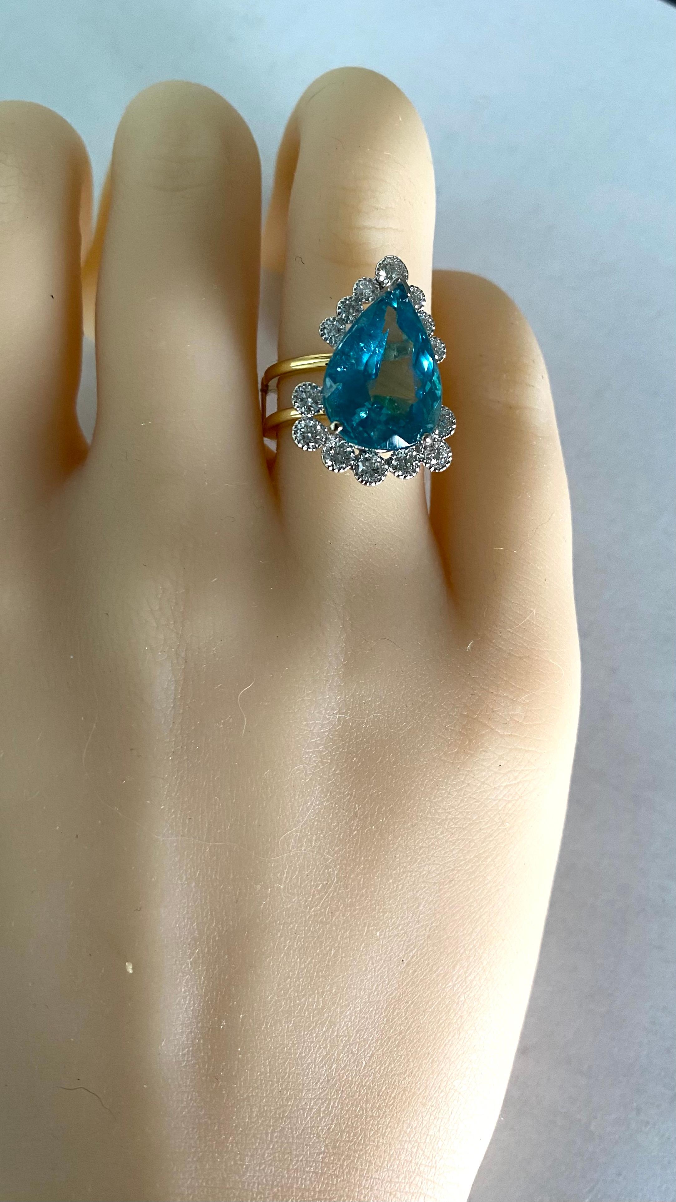 18 Karat White Yellow Gold Cocktail Ring Pear Apatite and Diamonds 10.05 Carat For Sale 3