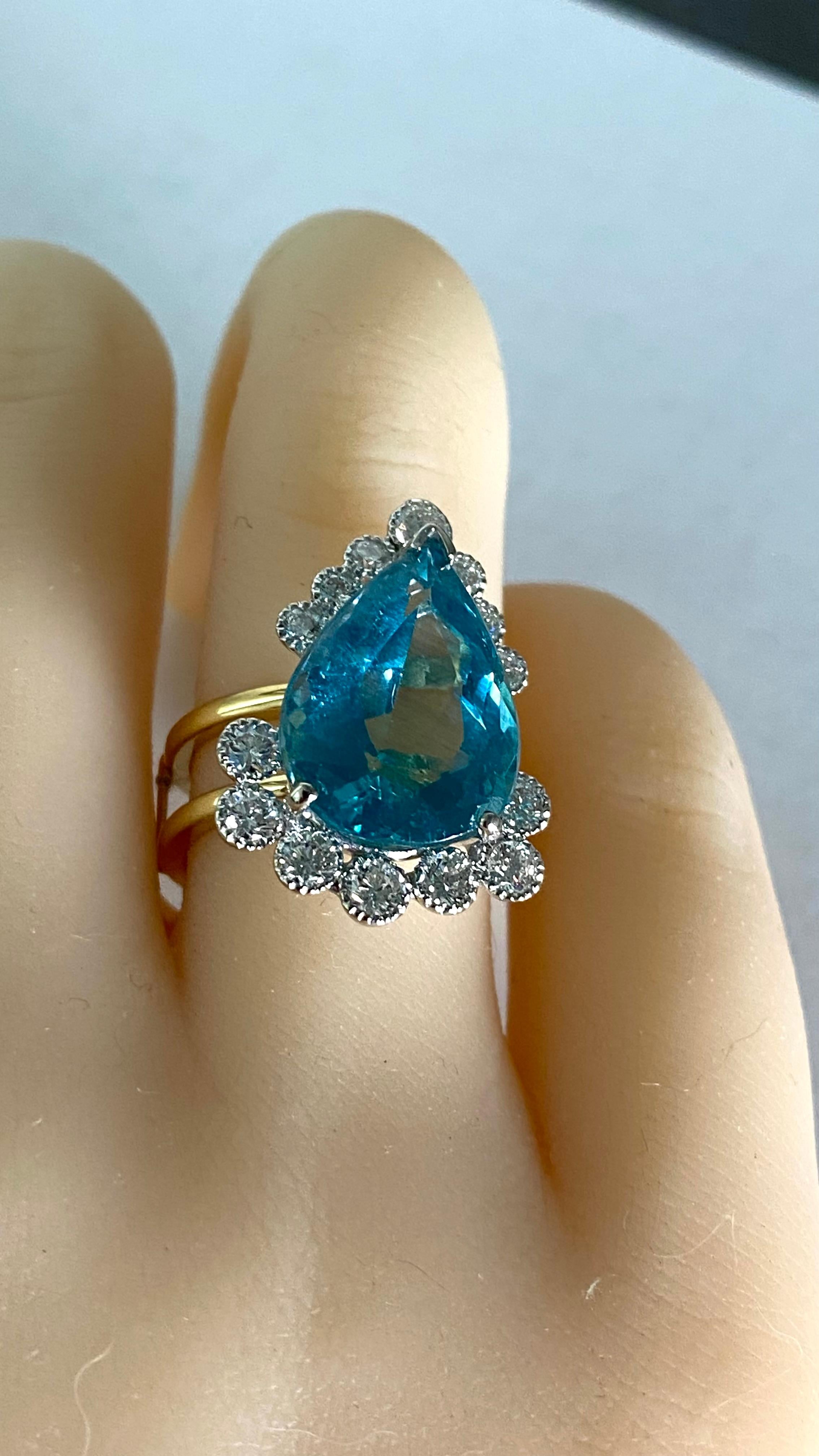 Pear Cut 18 Karat White Yellow Gold Cocktail Ring Pear Apatite and Diamonds 10.05 Carat For Sale