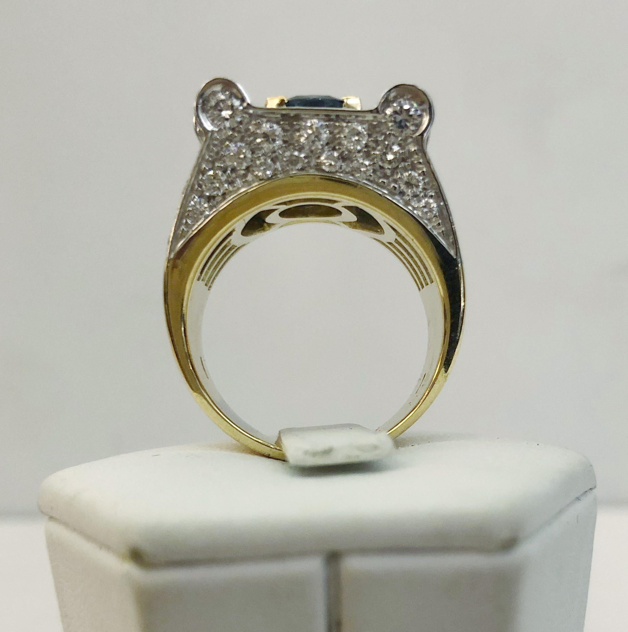 Taille brillant Bague en or jaune blanc 18 carats, saphirs et diamants en vente