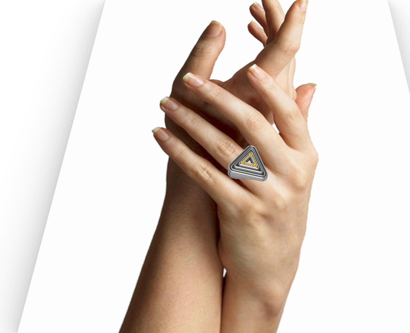 En vente :  Bague triangle en or blanc 18 carats avec diamants naturels Vivid Diamonds 6