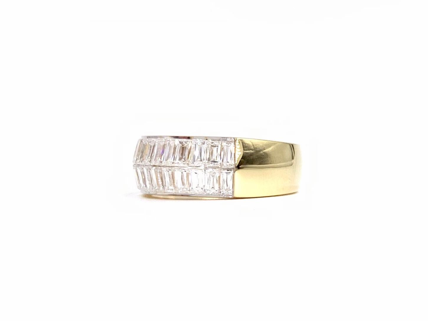 18 Karat Wide Baguette Band Ring In Excellent Condition For Sale In Pikesville, MD
