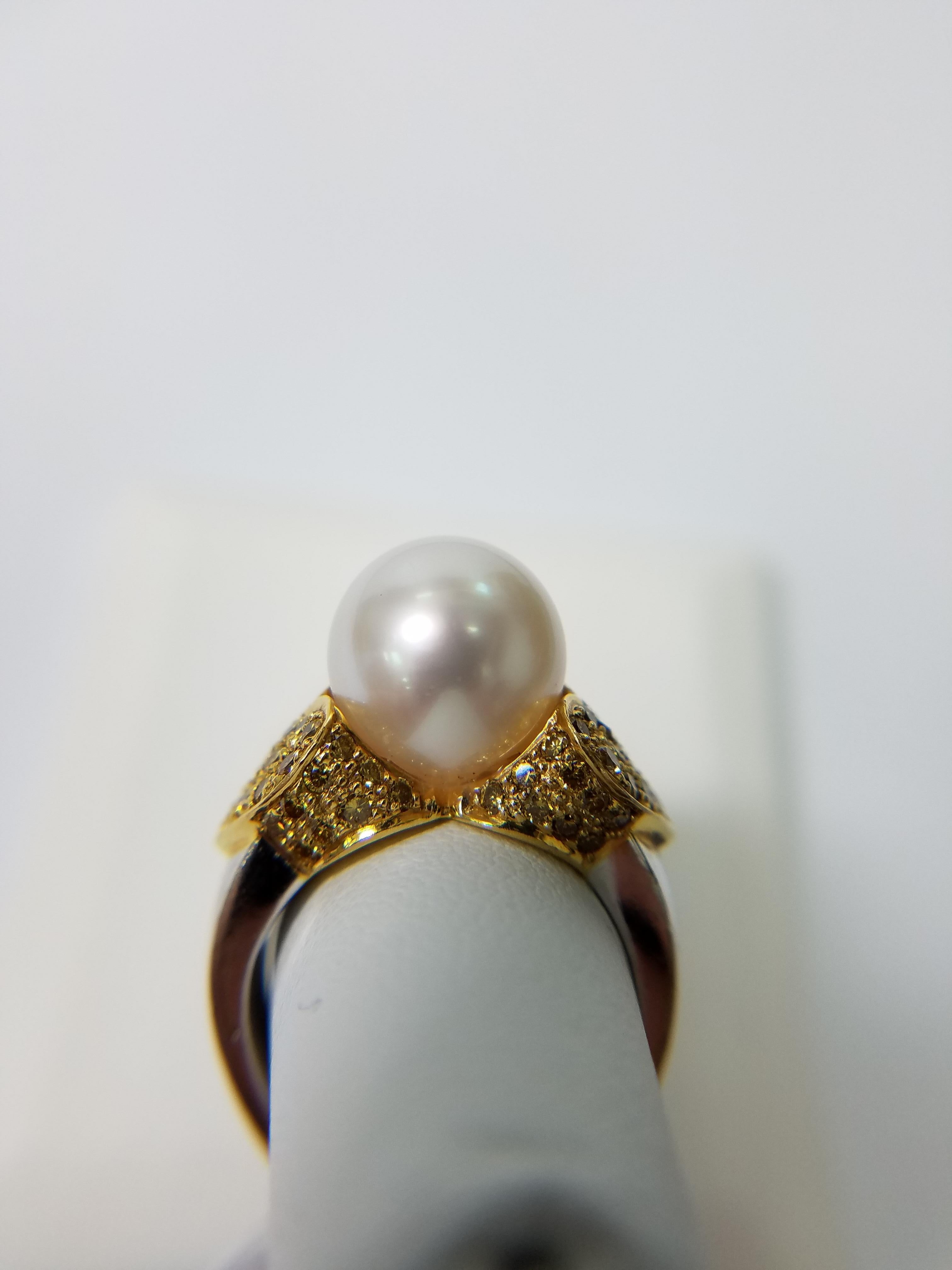 18 Karat with Natural Fancy Yellow Diamonds and South Sea Pearl Ring In Good Condition In New York, NY
