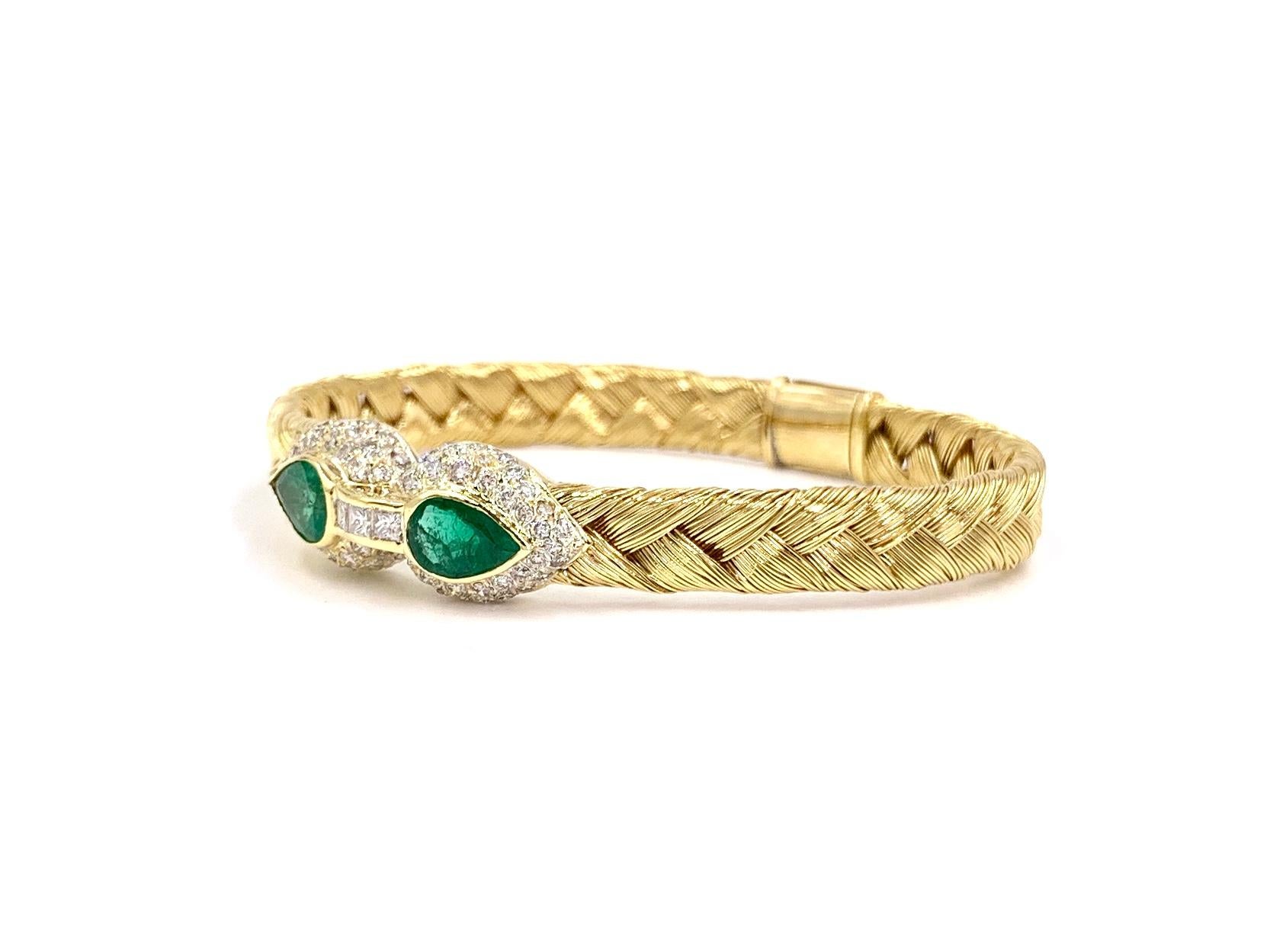 18 Karat Woven Bangle with Emeralds and Diamonds For Sale 2