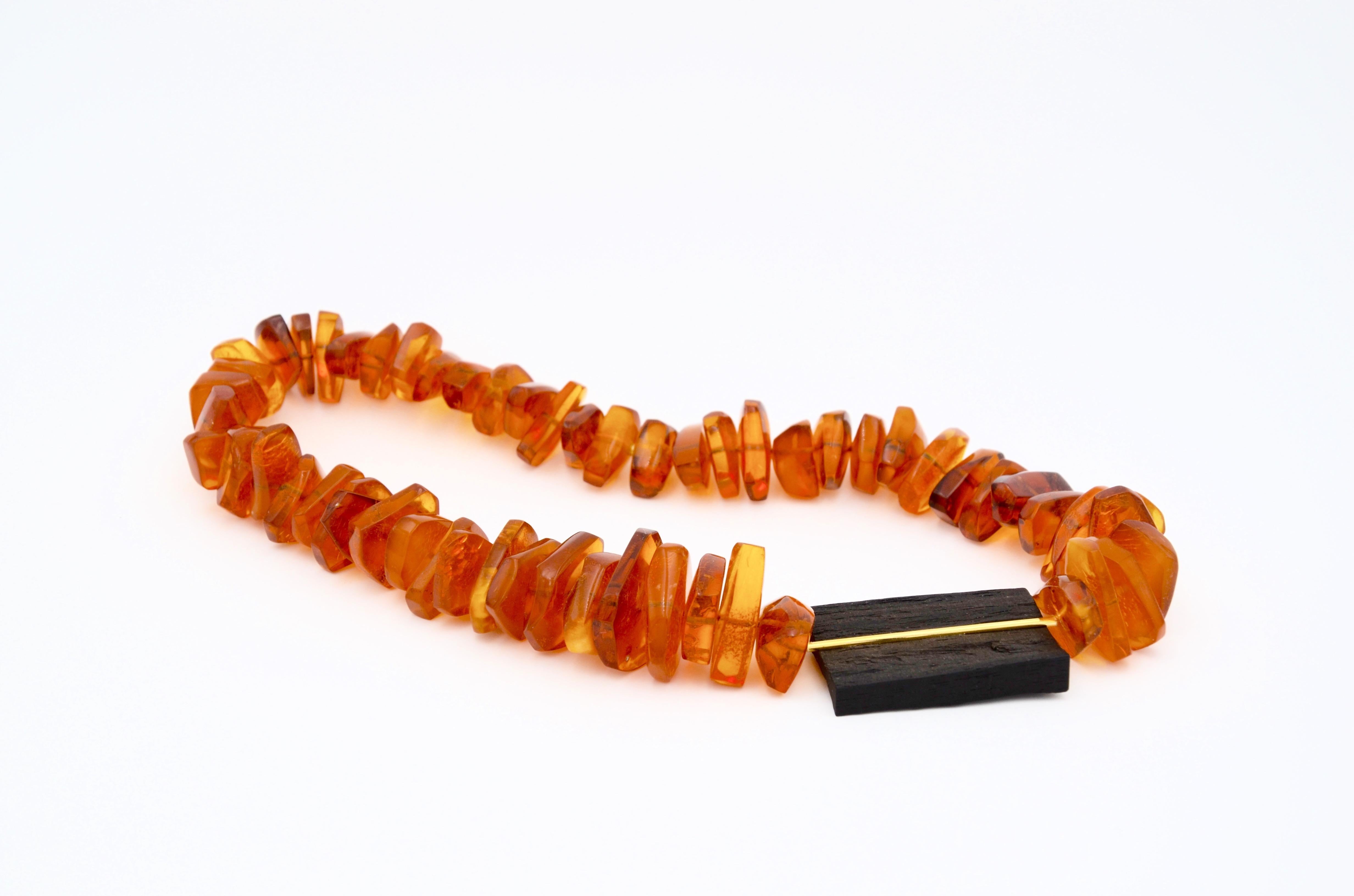 18 Karat Yellow Amber Ebony Gold Necklace For Sale 1