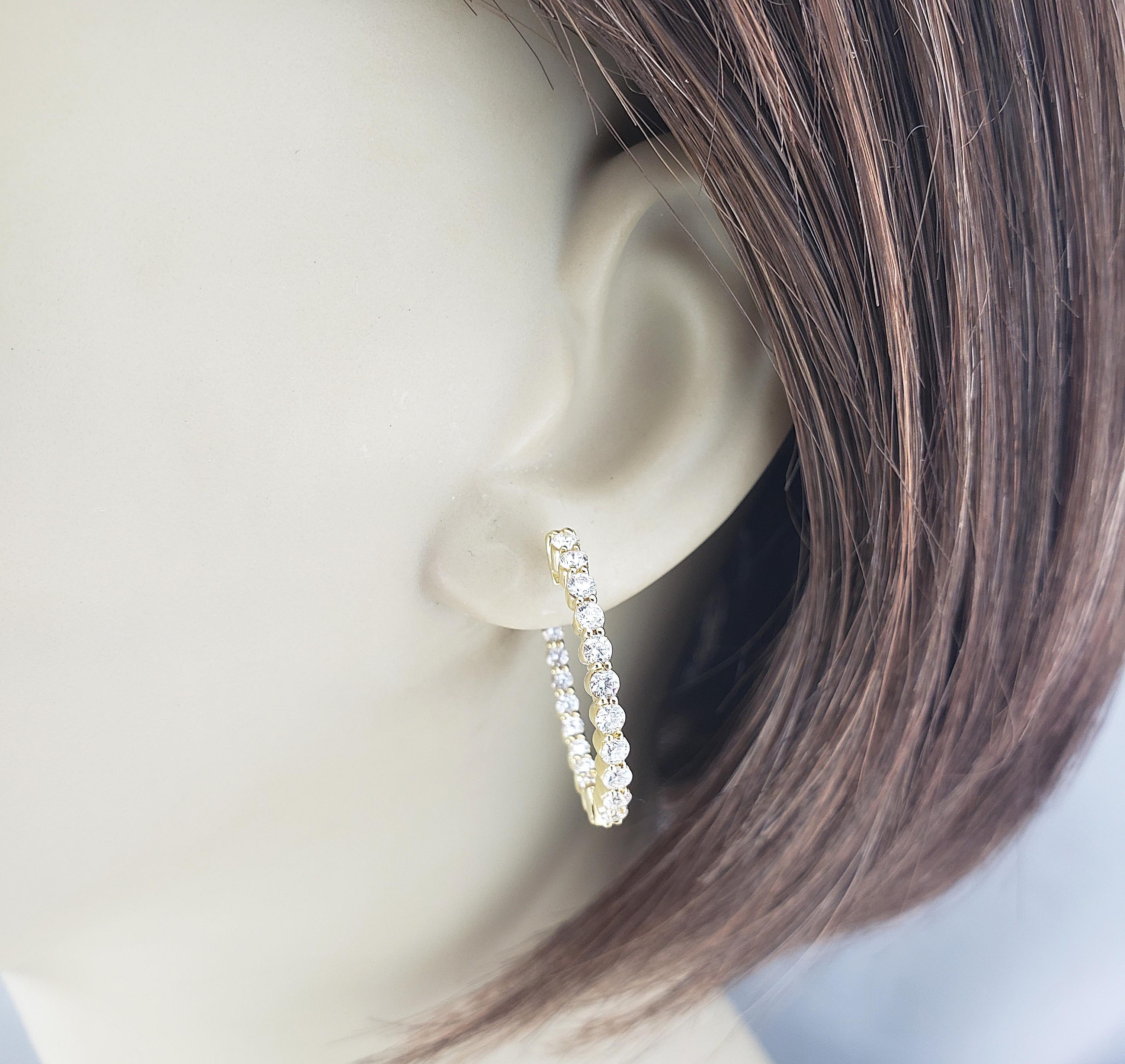 18 Karat Yellow and Diamond Inside Out Hoop Earrings #22266 For Sale 3