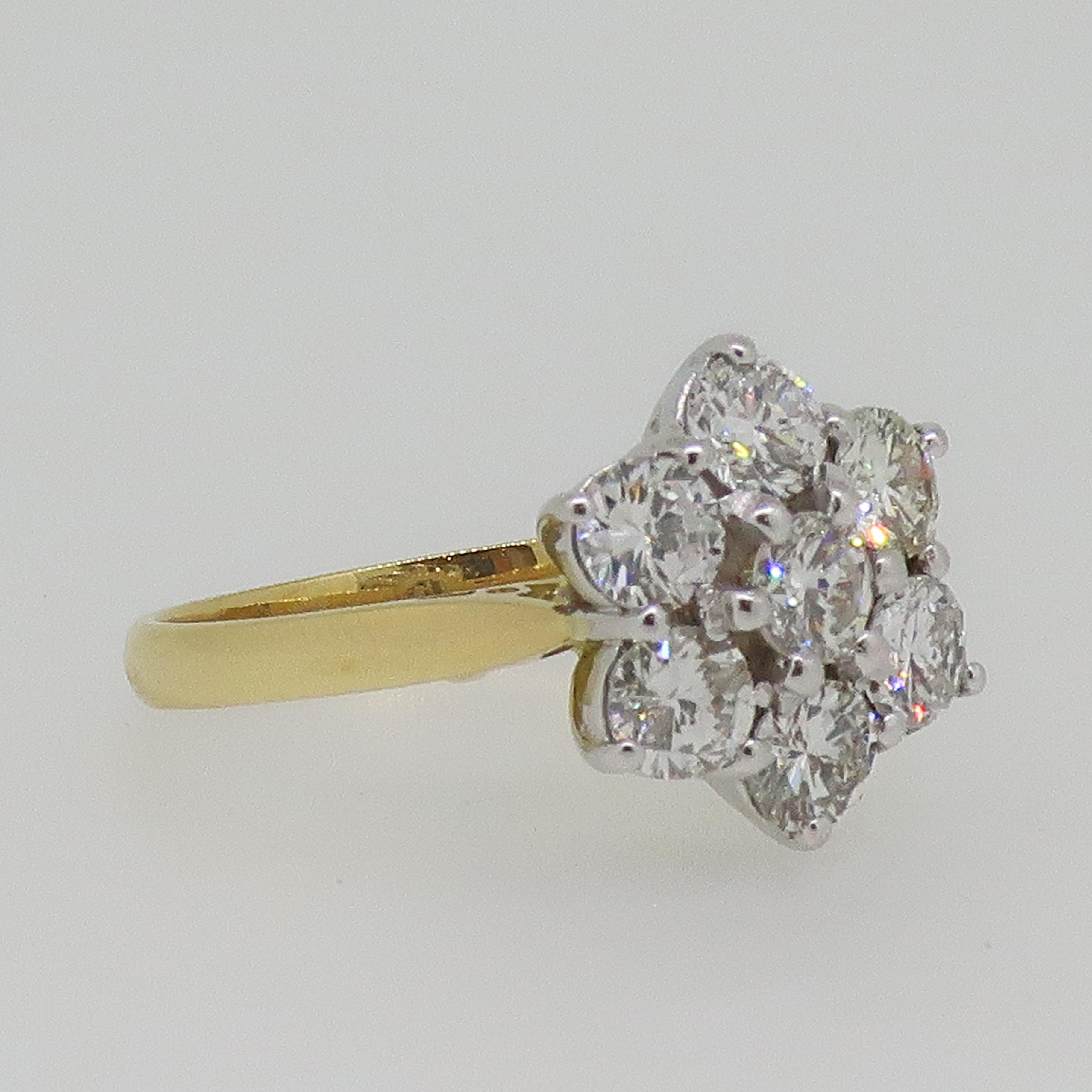 18 Karat Gelb- und Weißgold 7 Stein Diamant Cluster Ring 1.90ct im Zustand „Gut“ in East Grinstead, GB