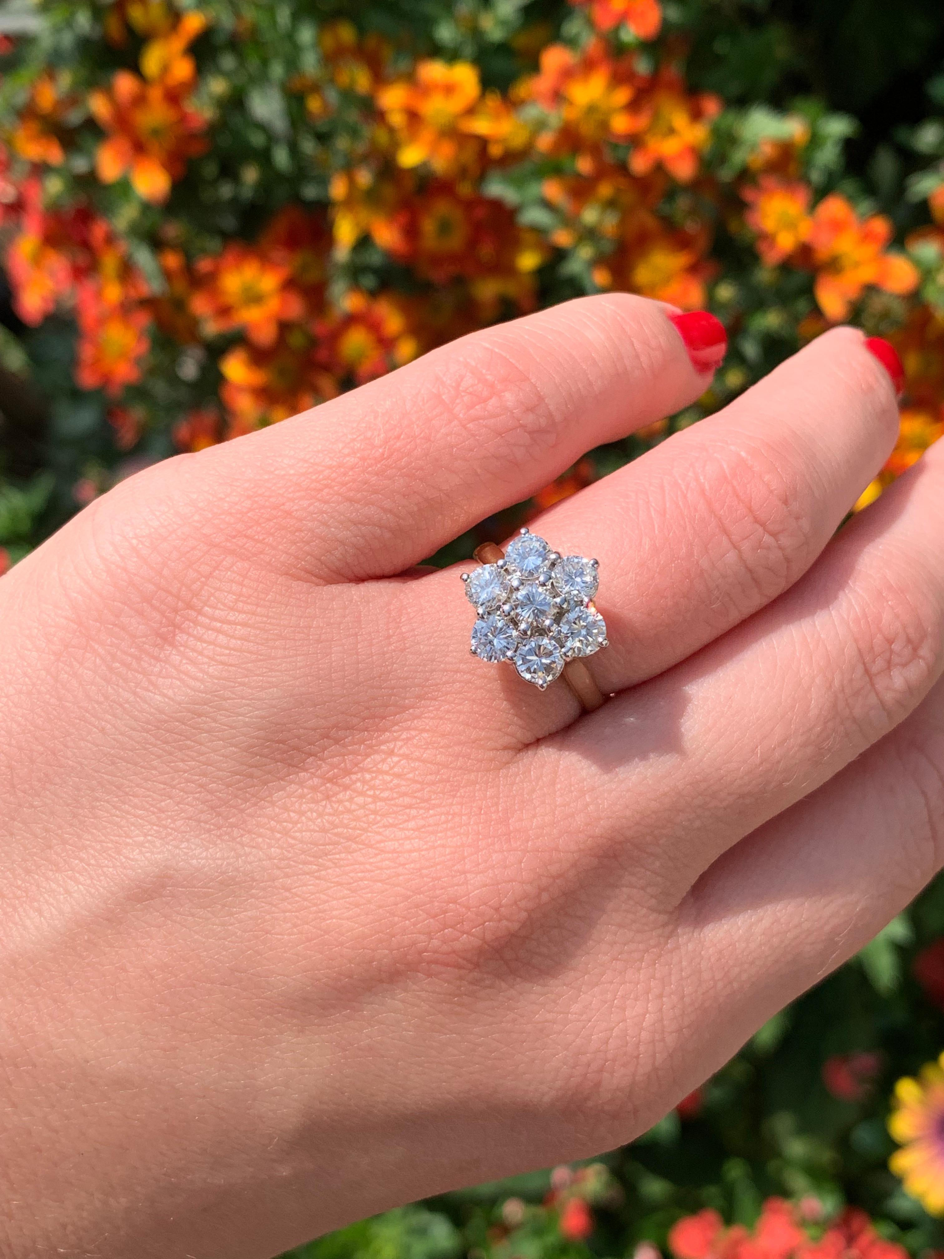 18 Karat Gelb- und Weißgold 7 Stein Diamant Cluster Ring 1.90ct 1
