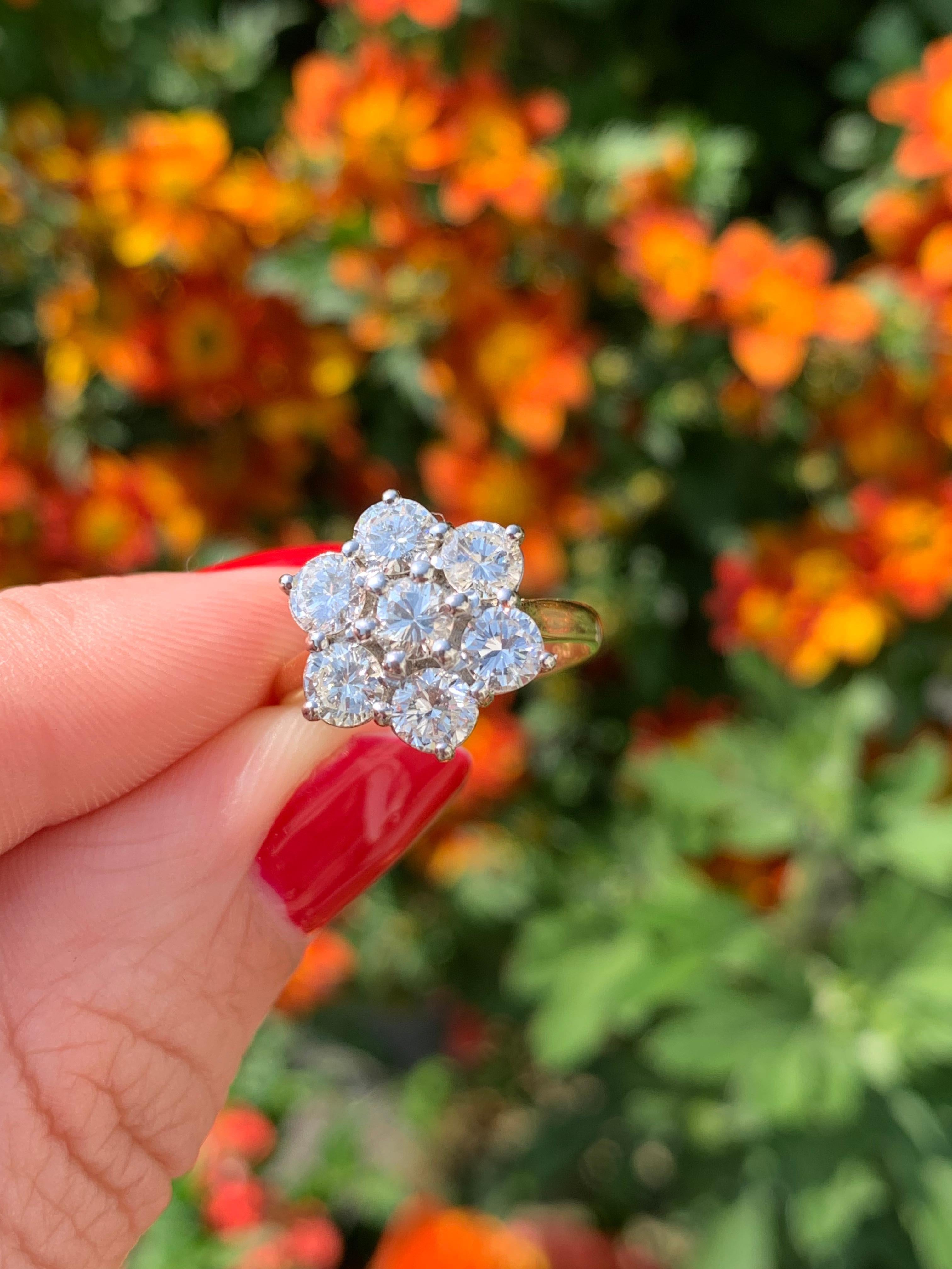 18 Karat Gelb- und Weißgold 7 Stein Diamant Cluster Ring 1.90ct 2
