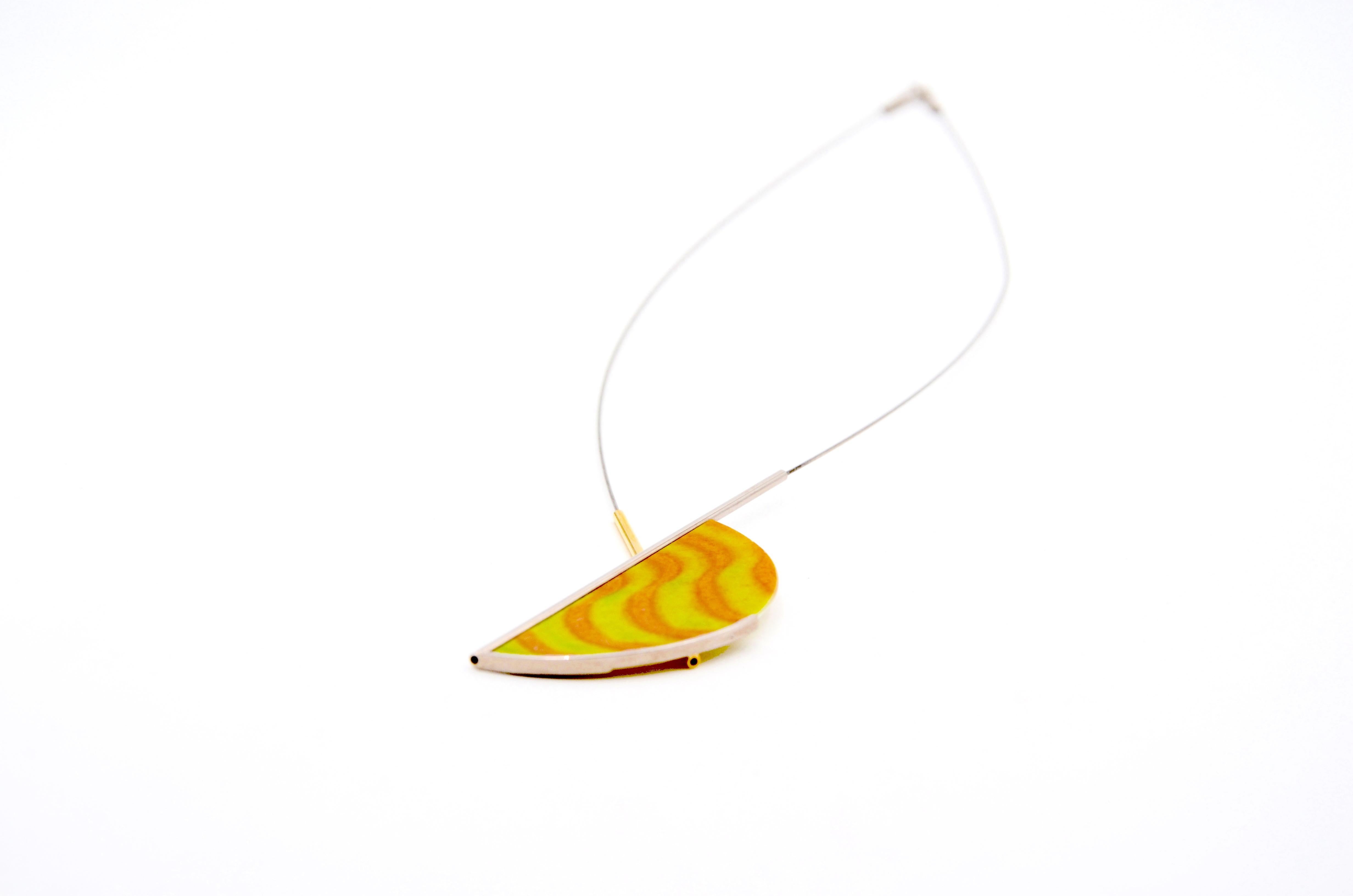 Women's or Men's 18 Karat Yellow and White Gold Art Nouveau Glass Necklace For Sale