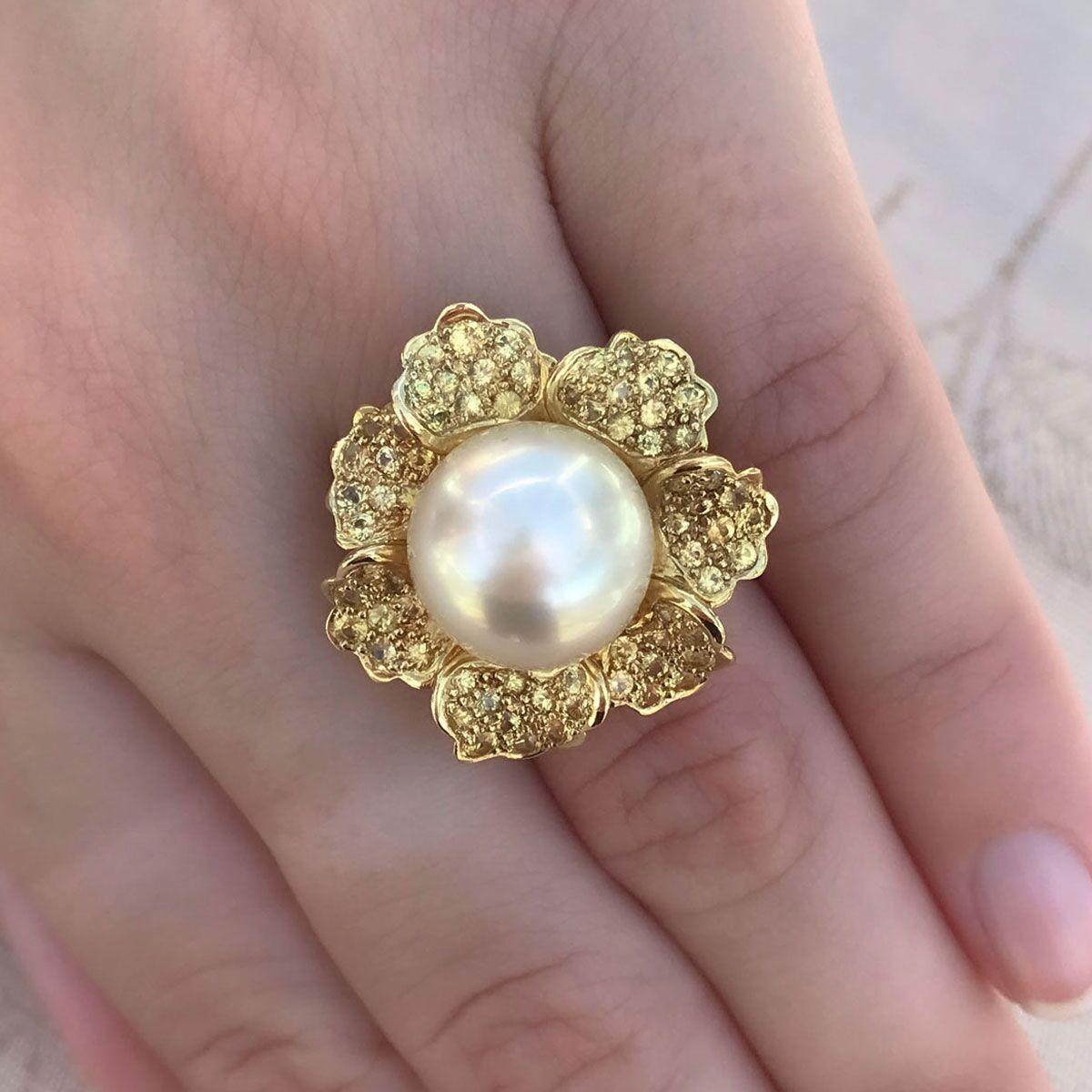 18 Karat Yellow and White Gold Australian South Sea Pearl and Sapphire Ring For Sale 1