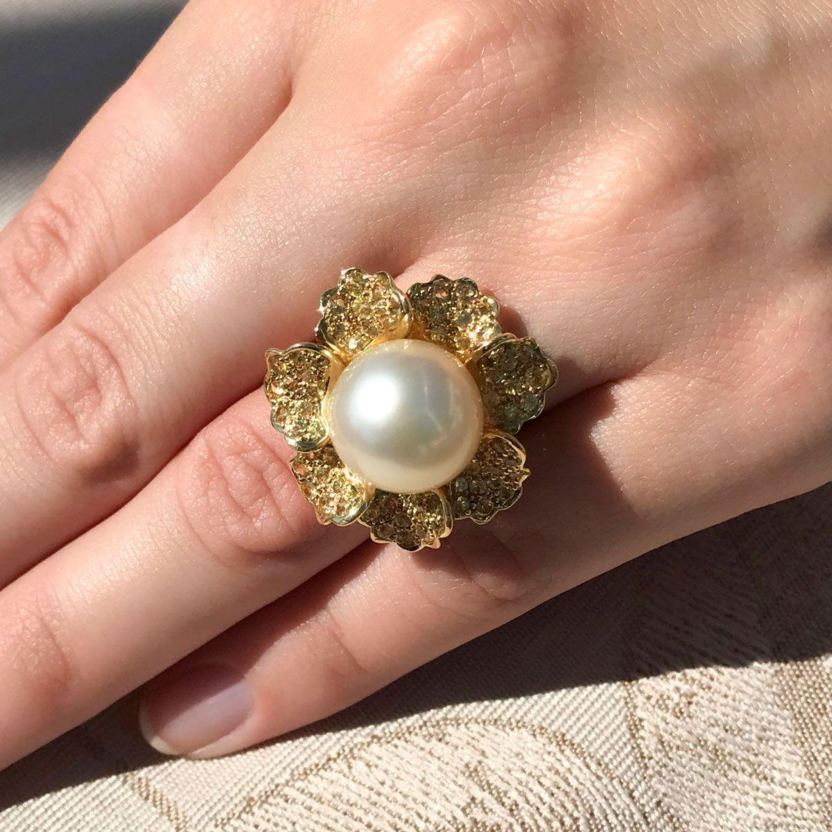 18 Karat Yellow and White Gold Australian South Sea Pearl and Sapphire Ring For Sale 3
