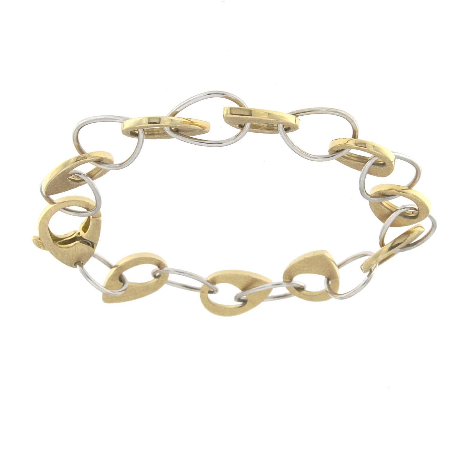Unusual design chain bracelet with great visual effect in Yellow gold with white and yellow satin elements links.
Total weight of  gold 18 kt gr 14.90
Stamp 750

