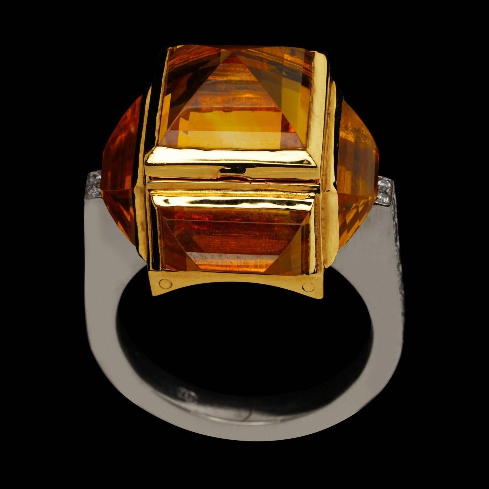 Brutalist Chamber Ring in 18 Karat Yellow and White Gold, Citrine and Diamonds For Sale 2