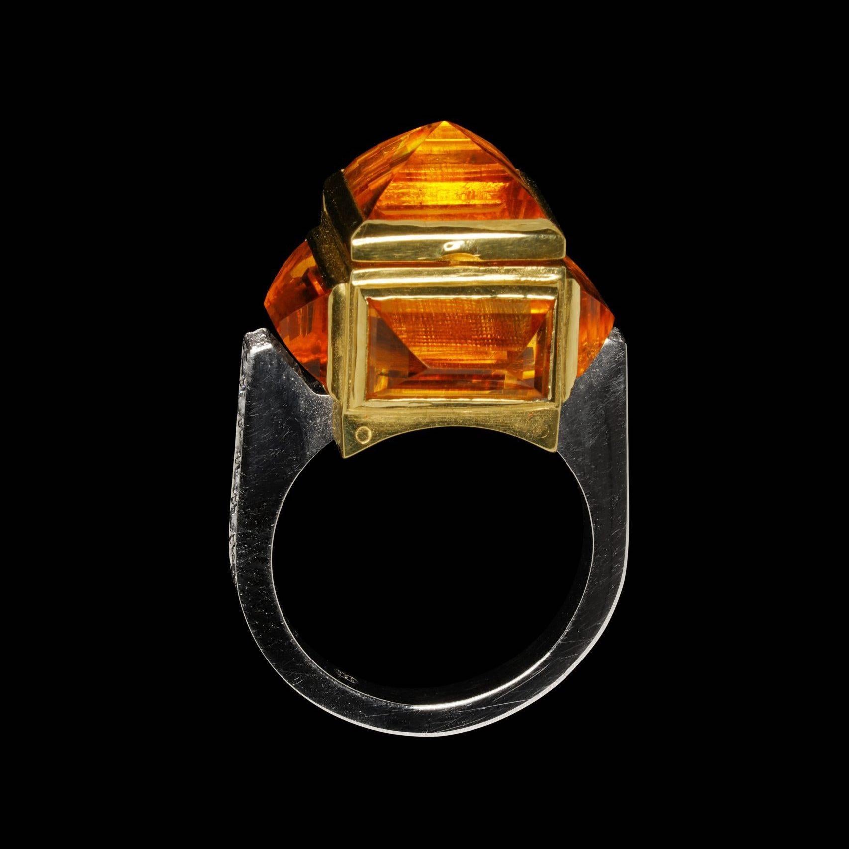 Brutalist Chamber Ring in 18 Karat Yellow and White Gold, Citrine and Diamonds For Sale 3