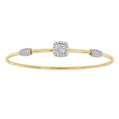 Bracelet jonc en or jaune et blanc 18 carats avec diamants en forme de coussin et halo de 4/5 carats