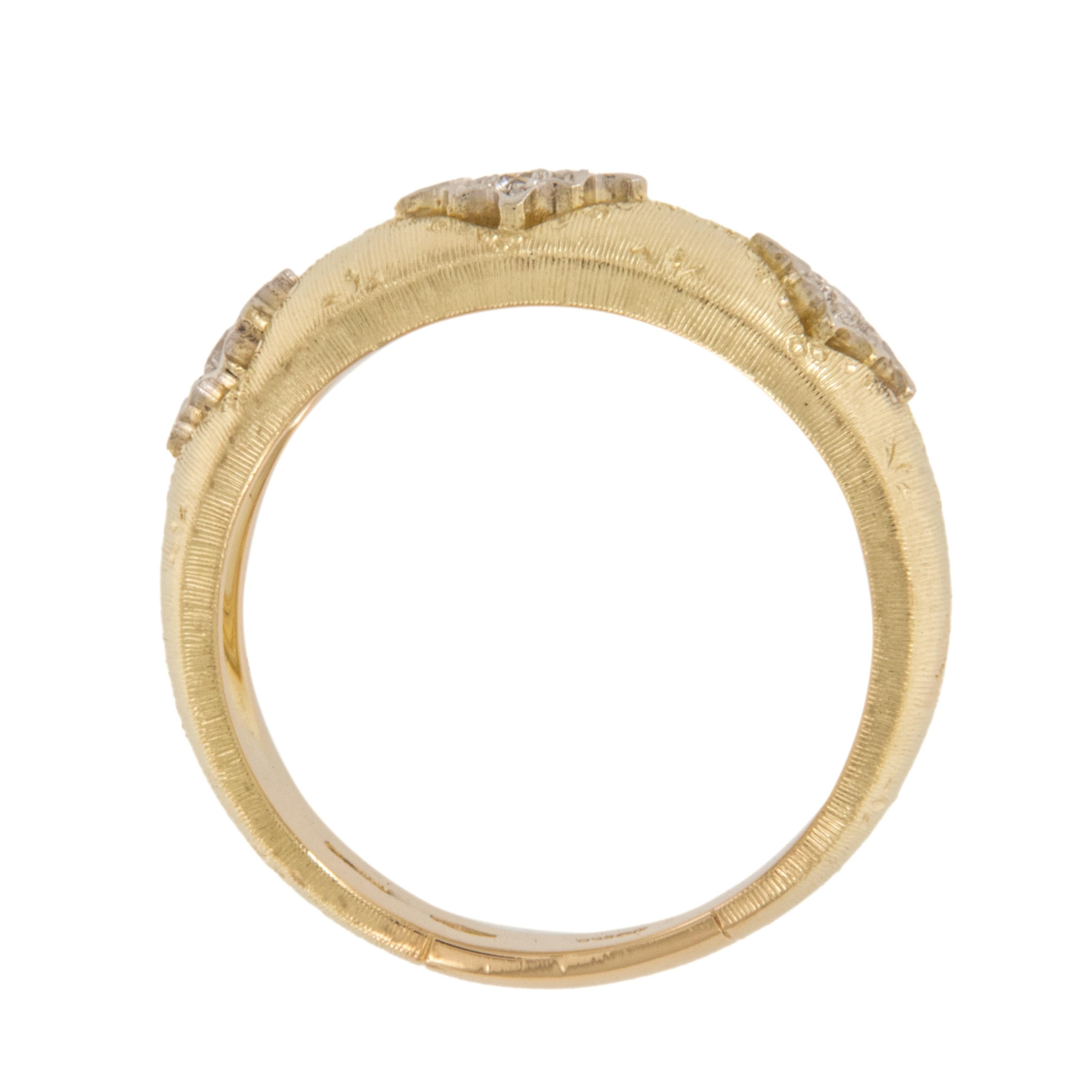 Round Cut 18 Karat Yellow and White Gold Diamond Band Ring Made in Italy For Sale