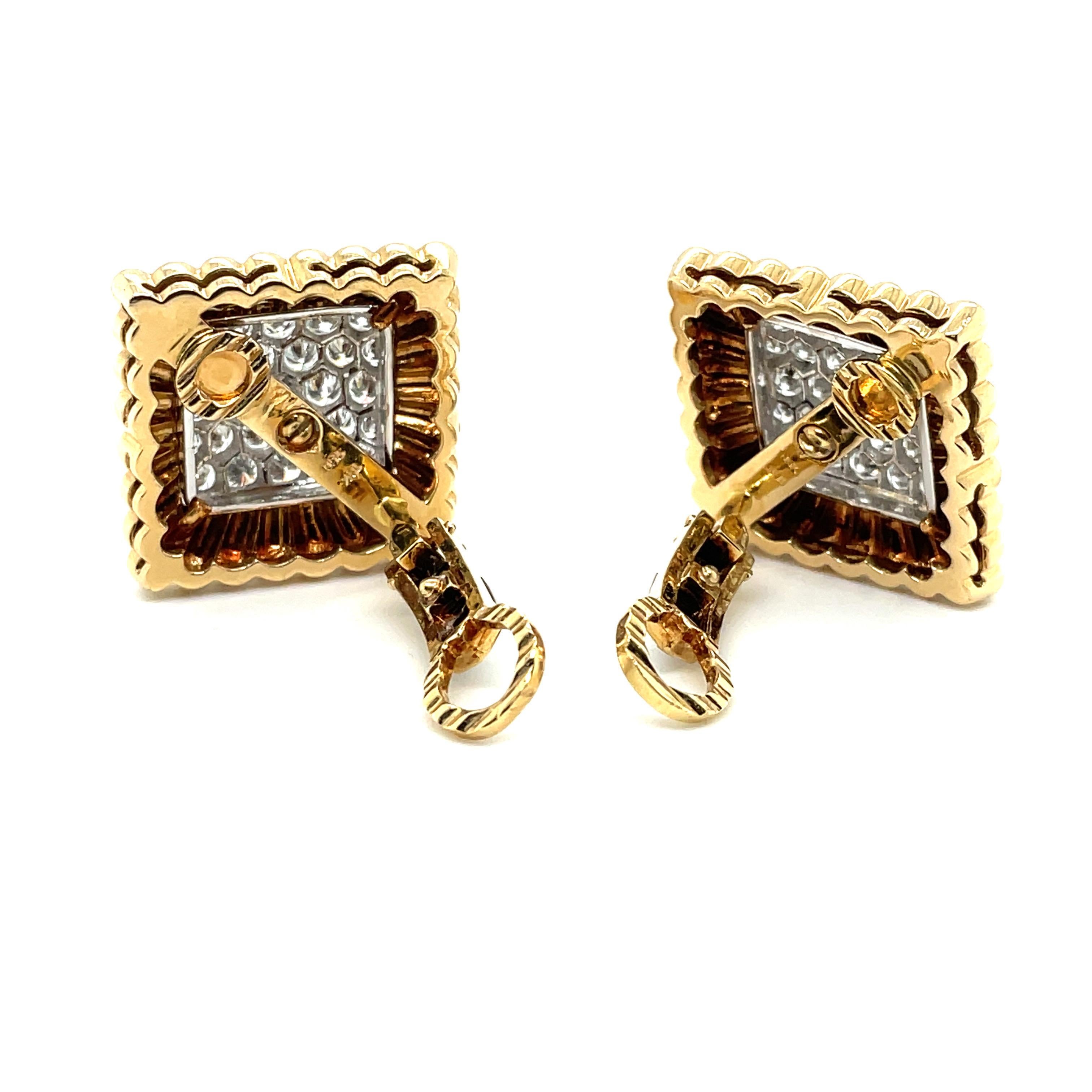 Boucles d'oreilles en or jaune et blanc 18 carats avec diamants, c. 1960 Bon état - En vente à Zurich, CH
