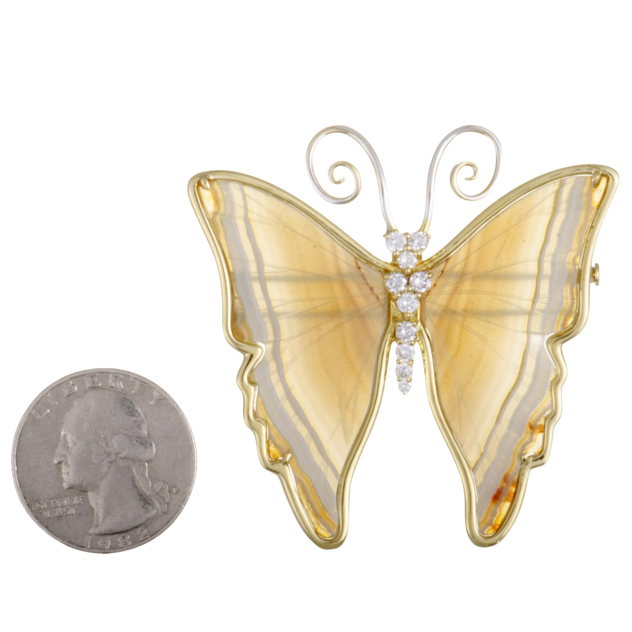 Elevate your style in a delightfully offbeat fashion with this exceptional brooch that is made of 18K yellow and 18K white gold, taking the form of a vivacious butterfly. The brooch is decorated with exquisite white onyx and with 0.71 carats of