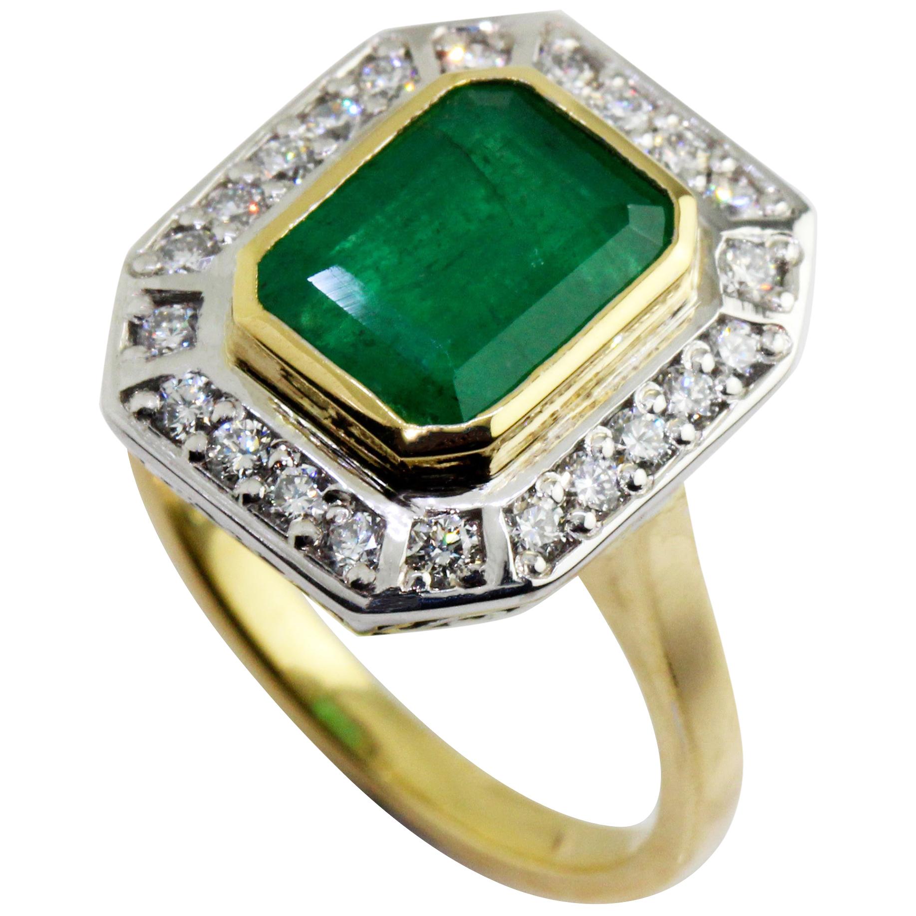 18 Karat Yellow and White Gold Emerald and Diamond Ring For Sale at 1stDibs